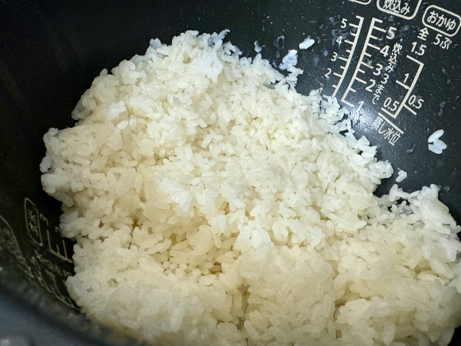 电饭锅中的松软米饭