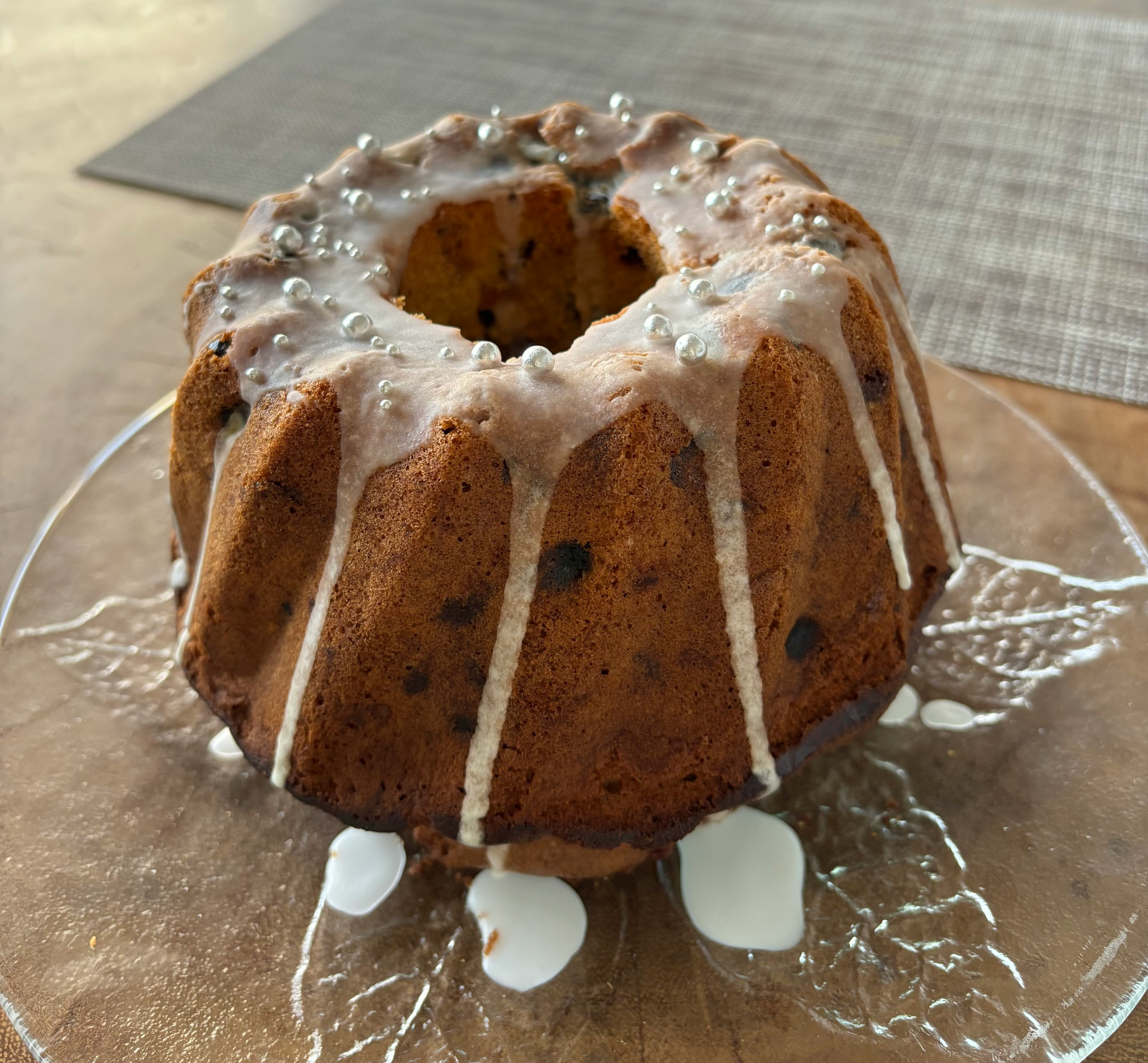 フルーツケーキのアイシングがけ