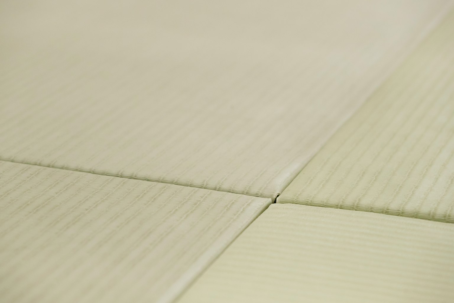 Primer plano de la superficie de un tatami de color claro