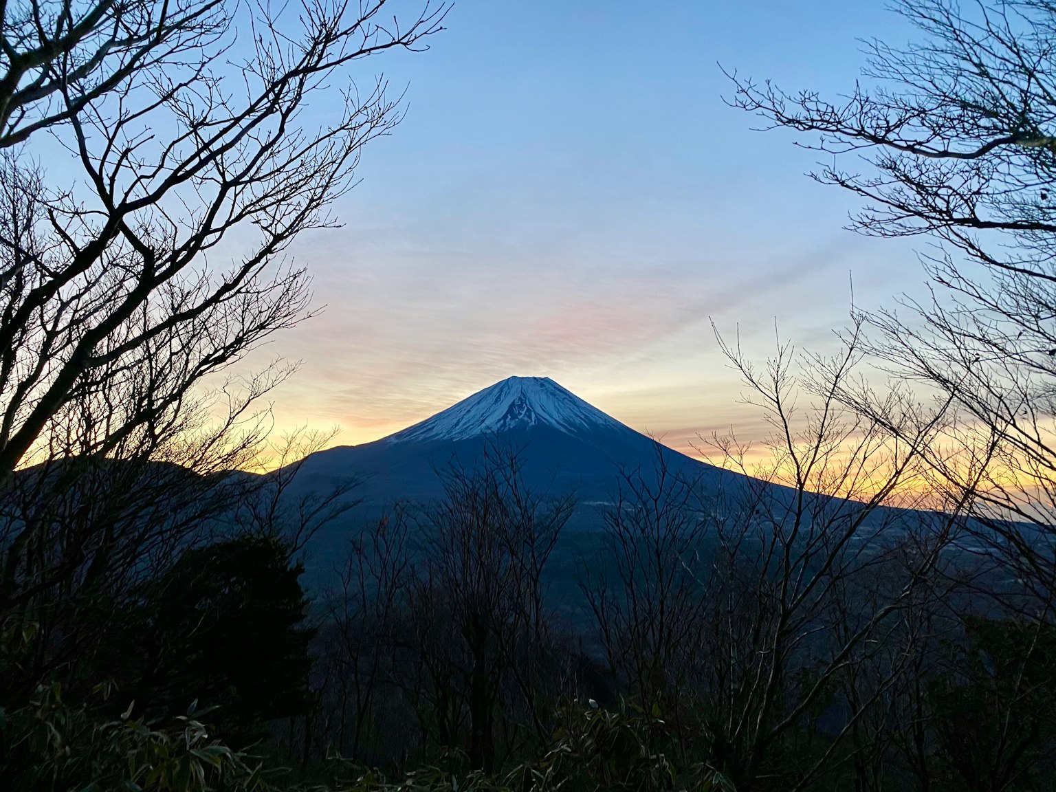Hermosa vista del atardecer en el monte Fuji