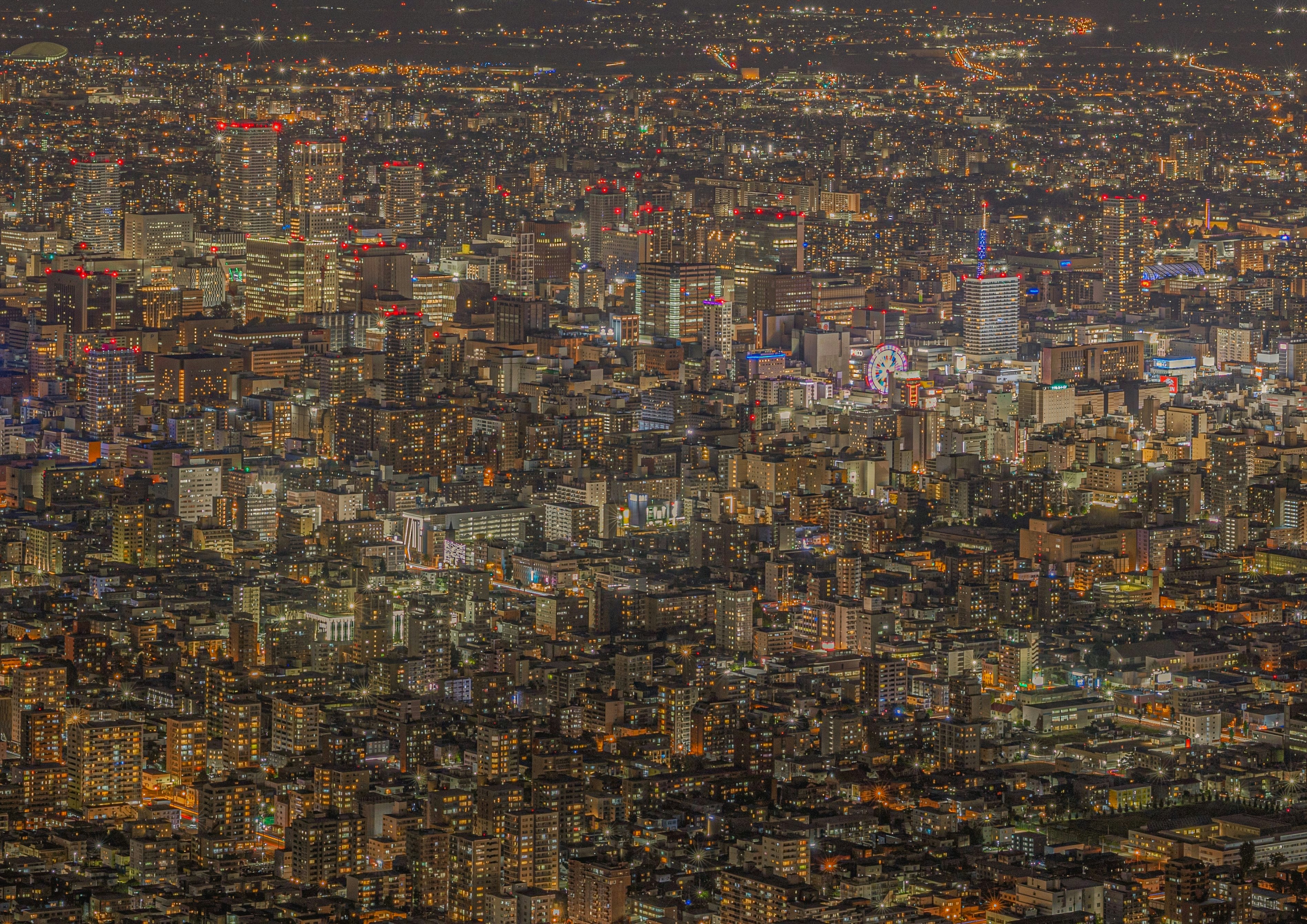 札幌の夜景を見下ろす都市のパノラマ