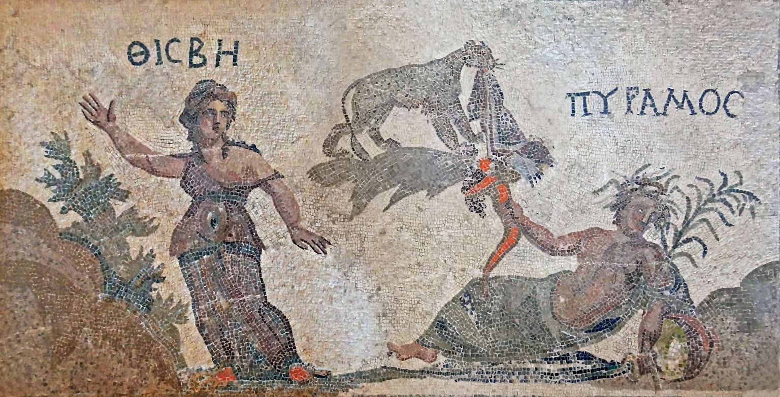 古代马赛克描绘了神话人物，女人正在举起一匹马