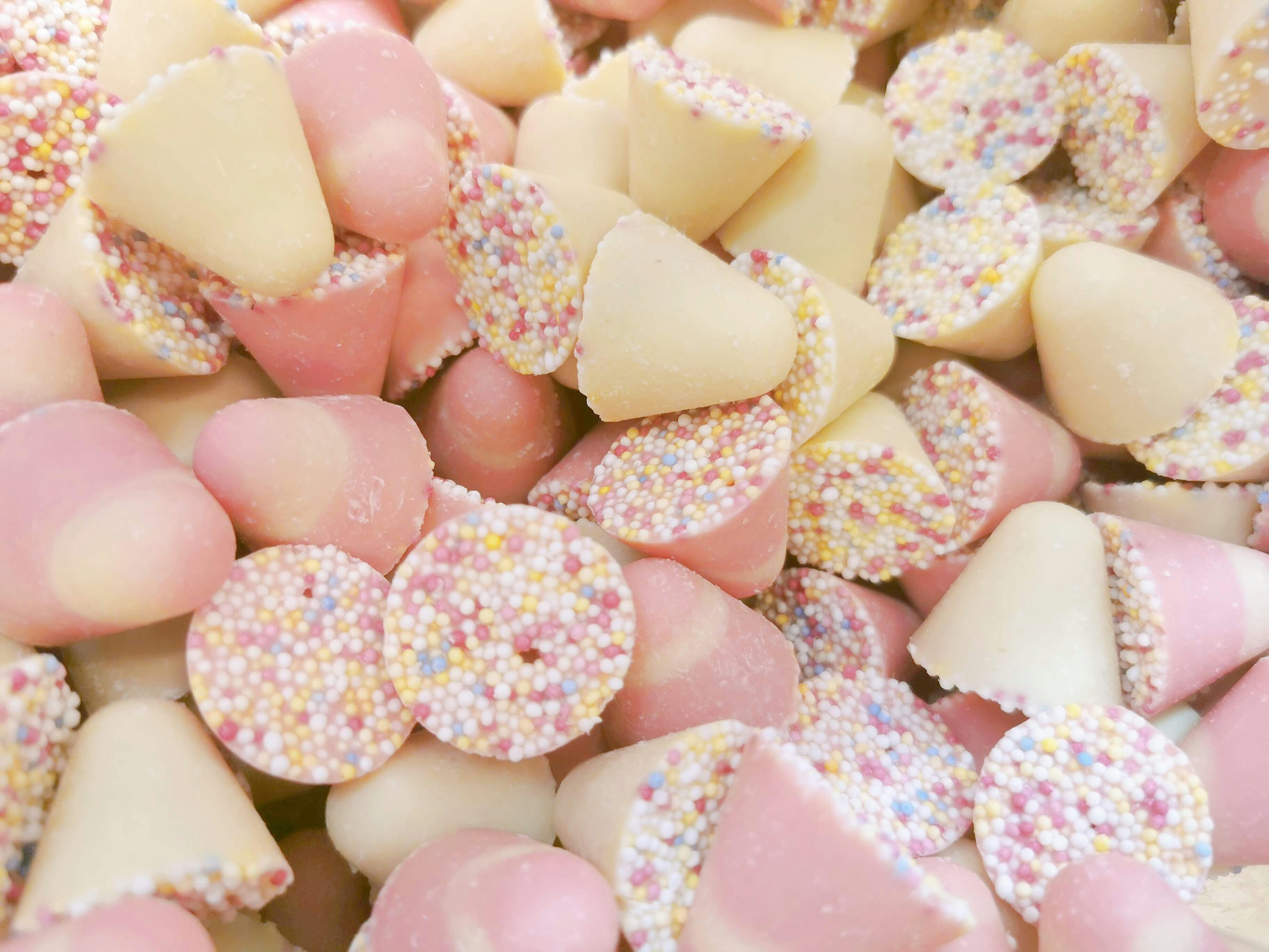 gemischte Herz-Schokoladen in Rosa und Weiß