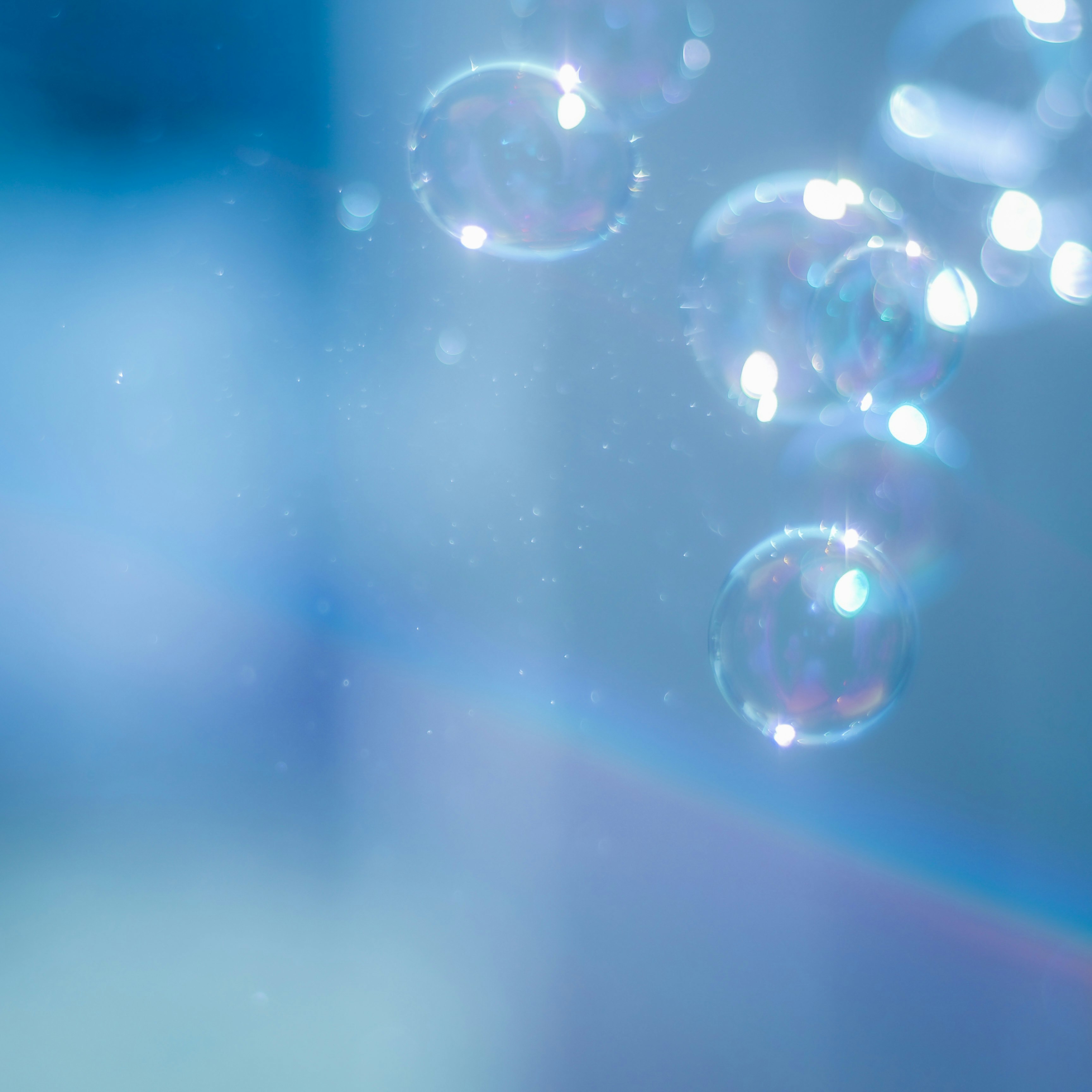 arrière-plan abstrait onirique avec des particules de lumière bleue flottantes