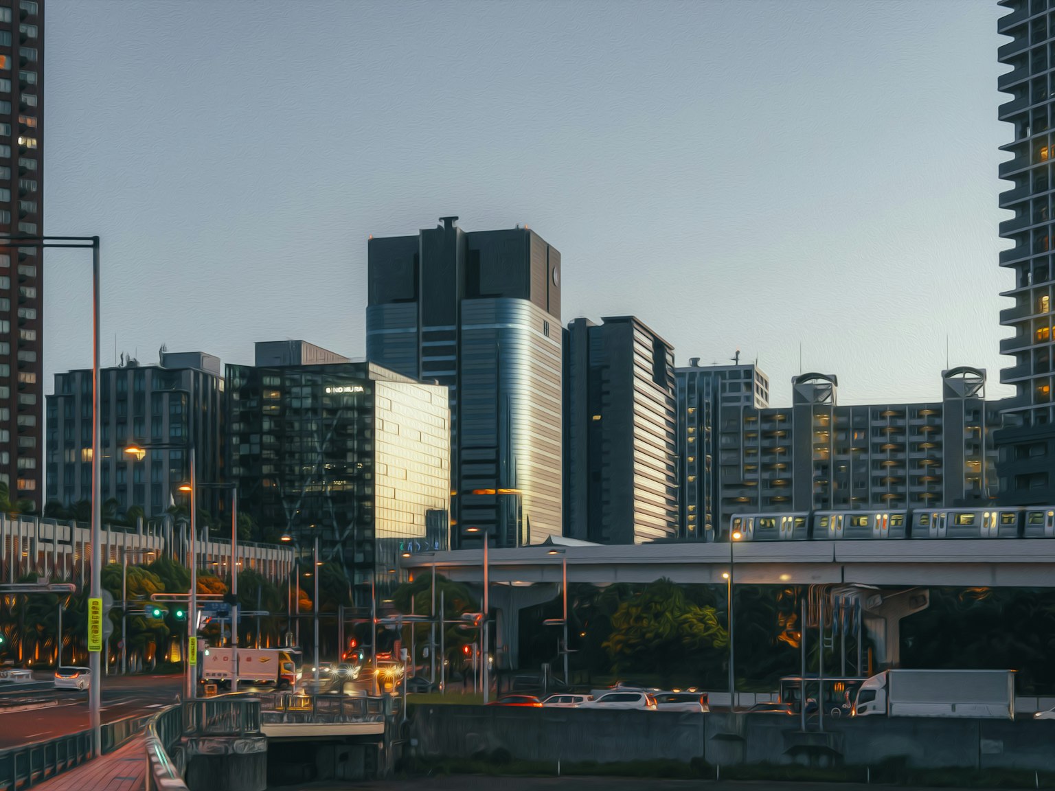 Horizonte urbano al atardecer con rascacielos modernos y una carretera