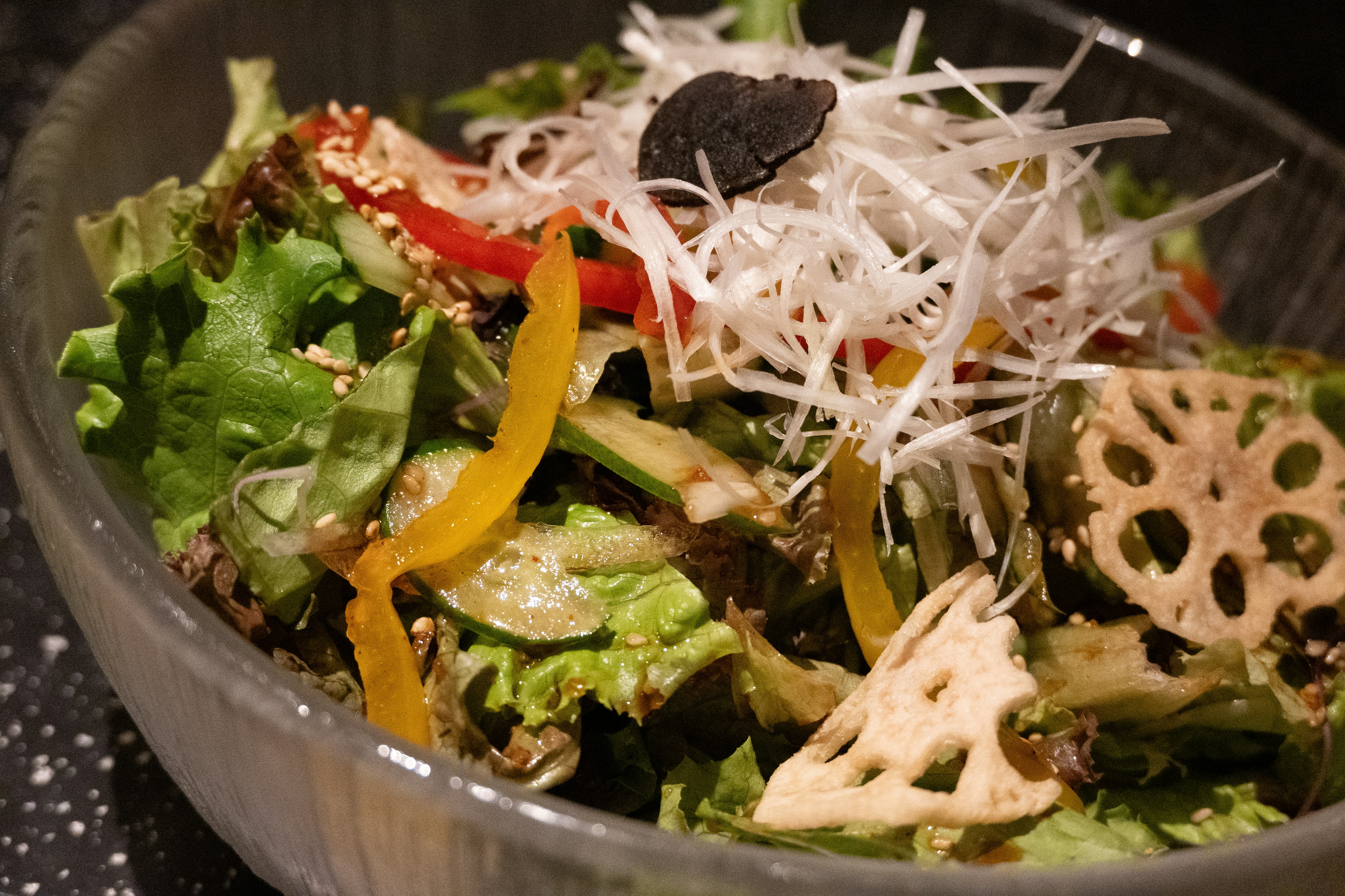 野菜とサラダの盛り合わせの皿