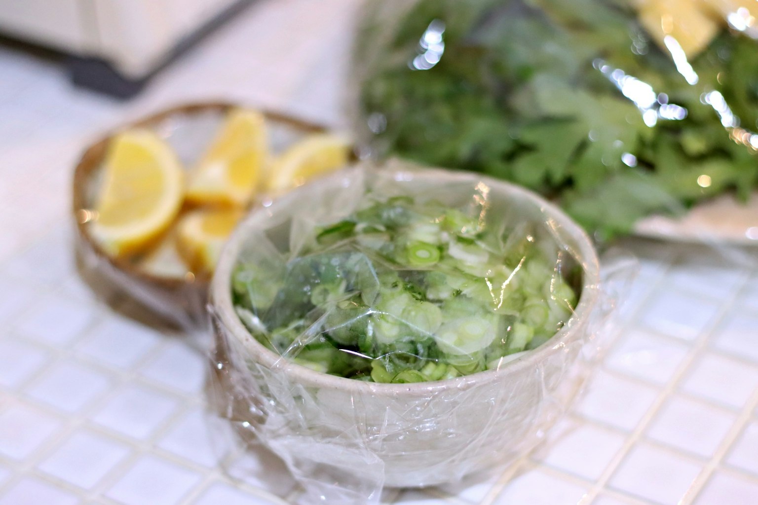 Preparation of fresh dish with lemon and parsley