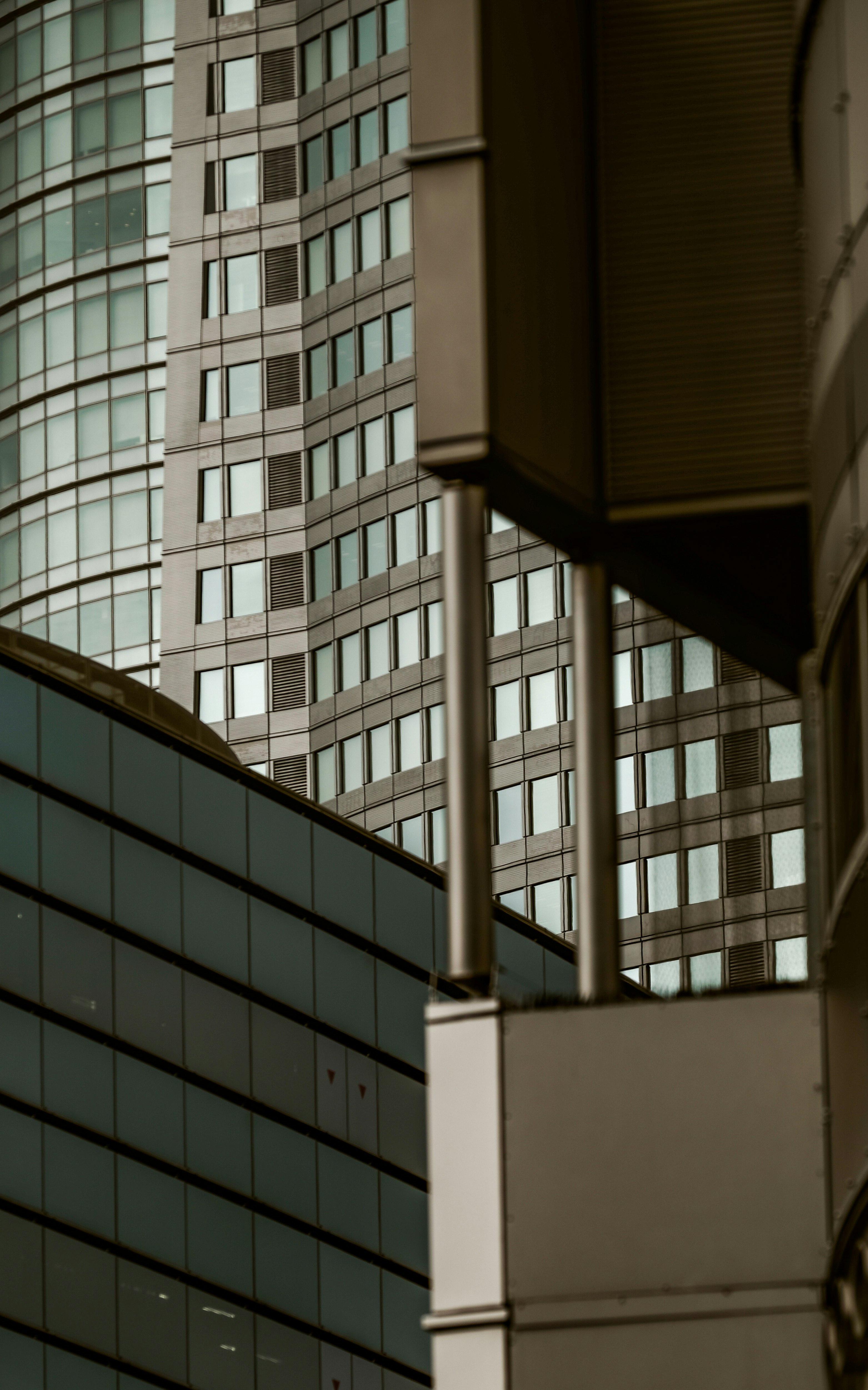 อาคารภายนอก Roppongi Hills และตึกสูงโดยรอบ