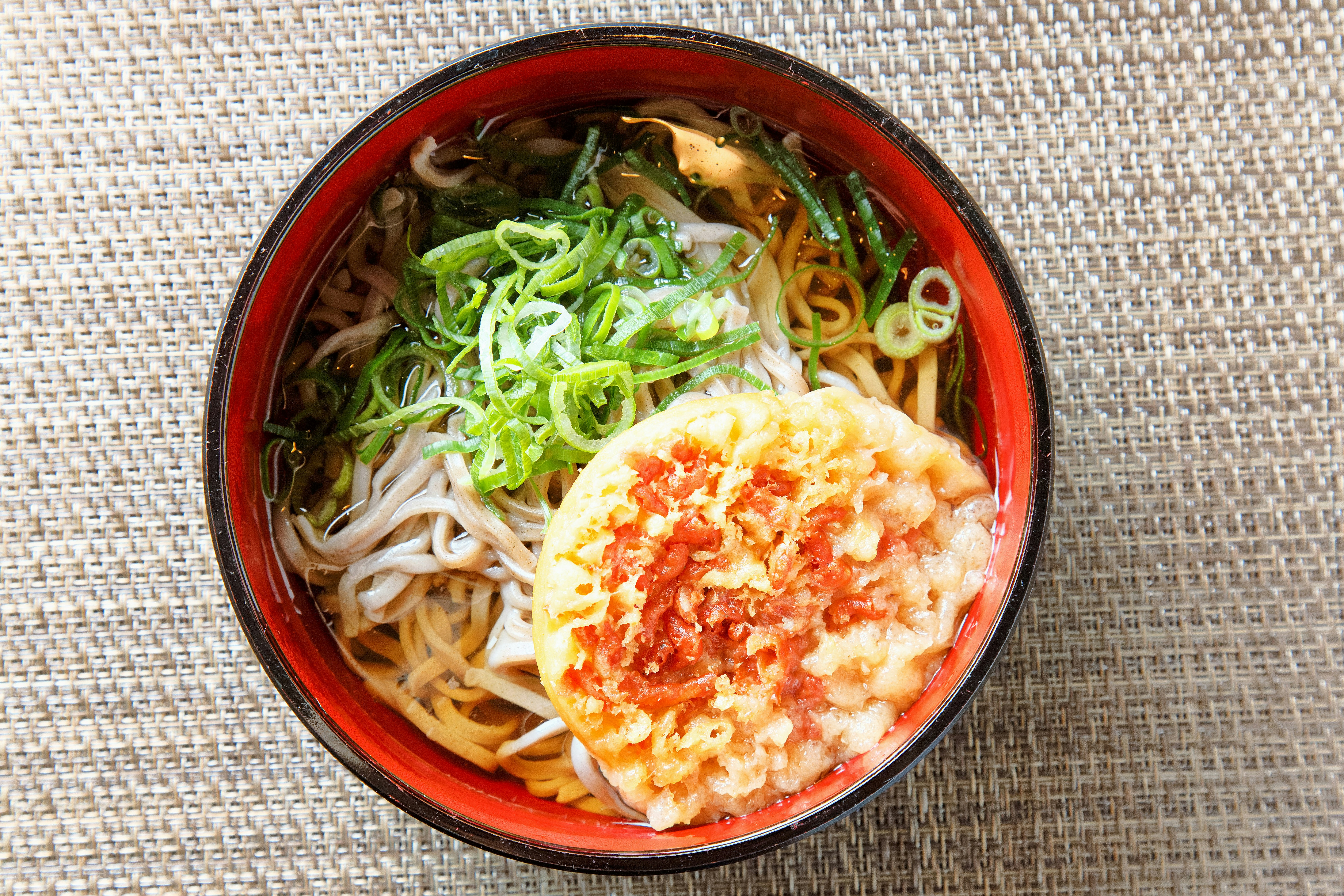 年越しそばの天ぷらそば（蕎麦）