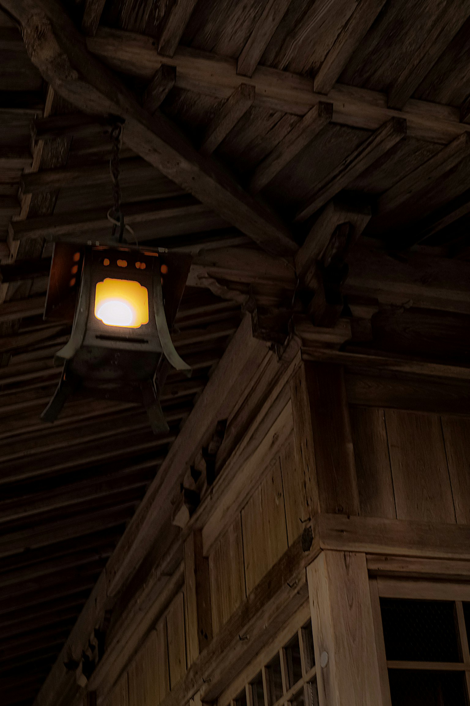 ์ ํต ์ผ๋ณธ ๊ฑด๋ฌผ์ ๋ด๋ถ๋ก ๋๋ฌด ๊ตฌ์กฐ์ ๋ํด์ด ํน์ง