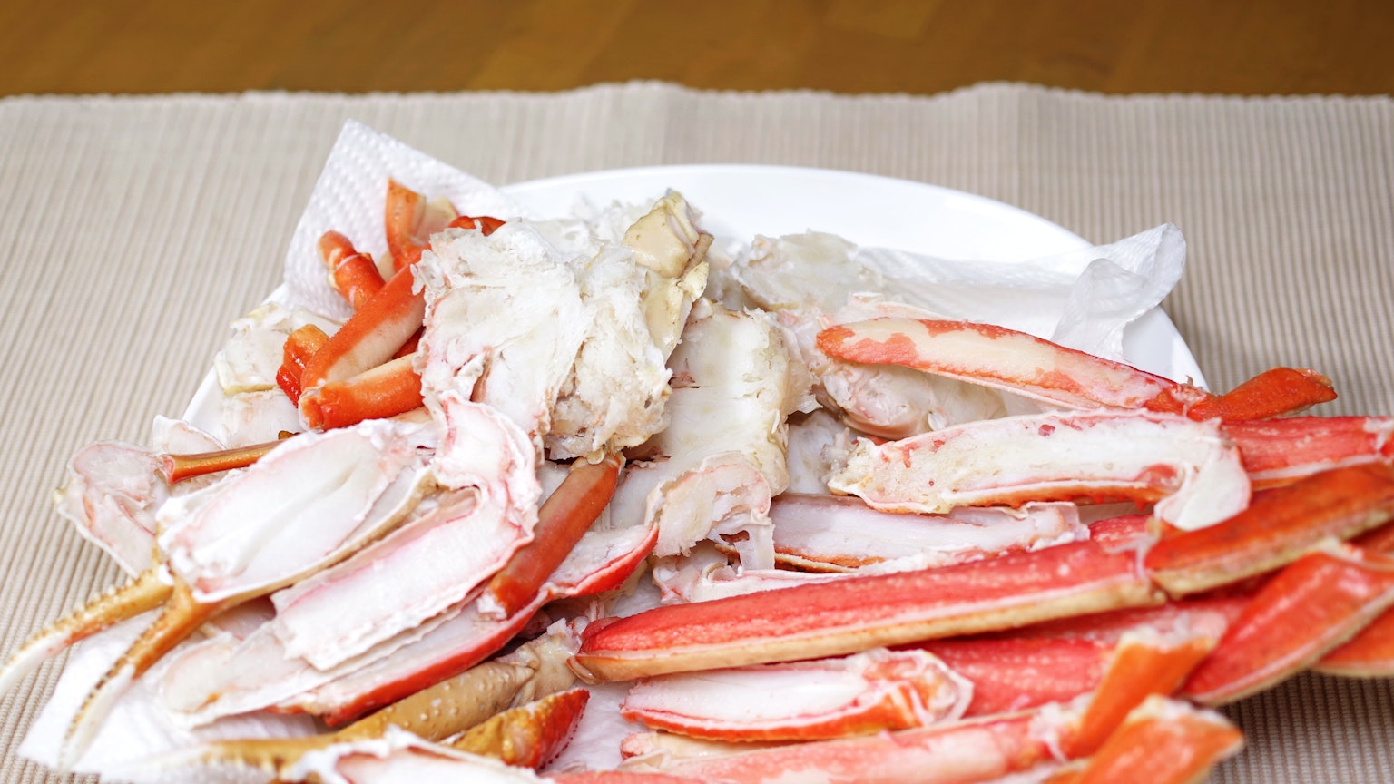 Assiette de coquilles et de chair de crabe