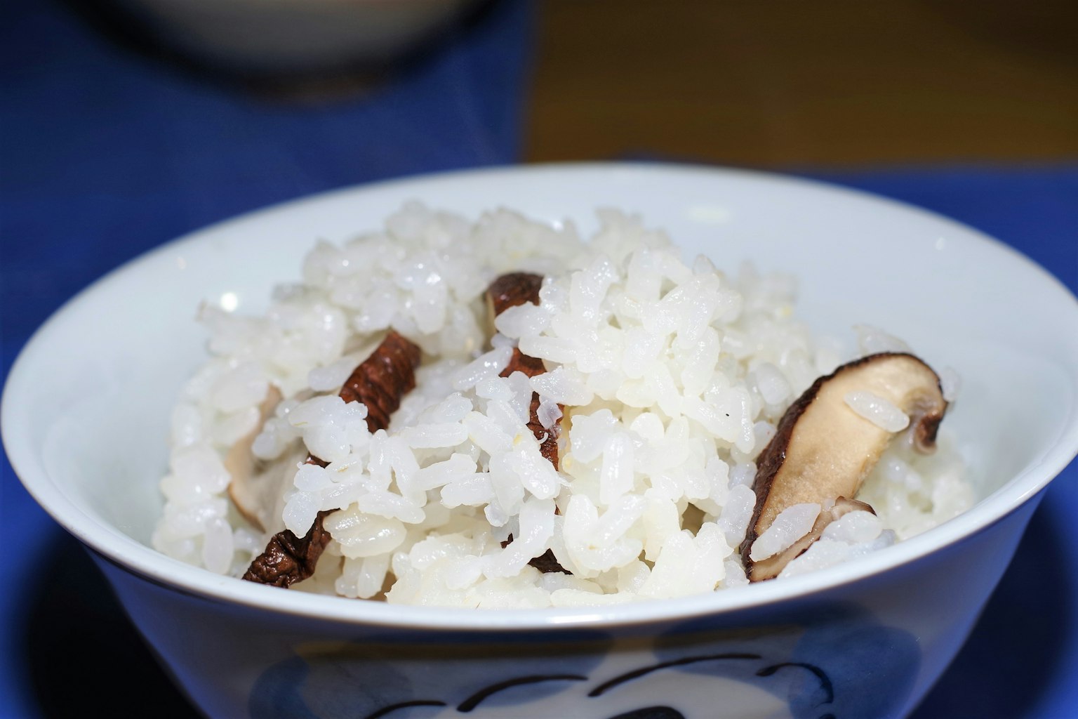 Bol de riz parfumé aux champignons