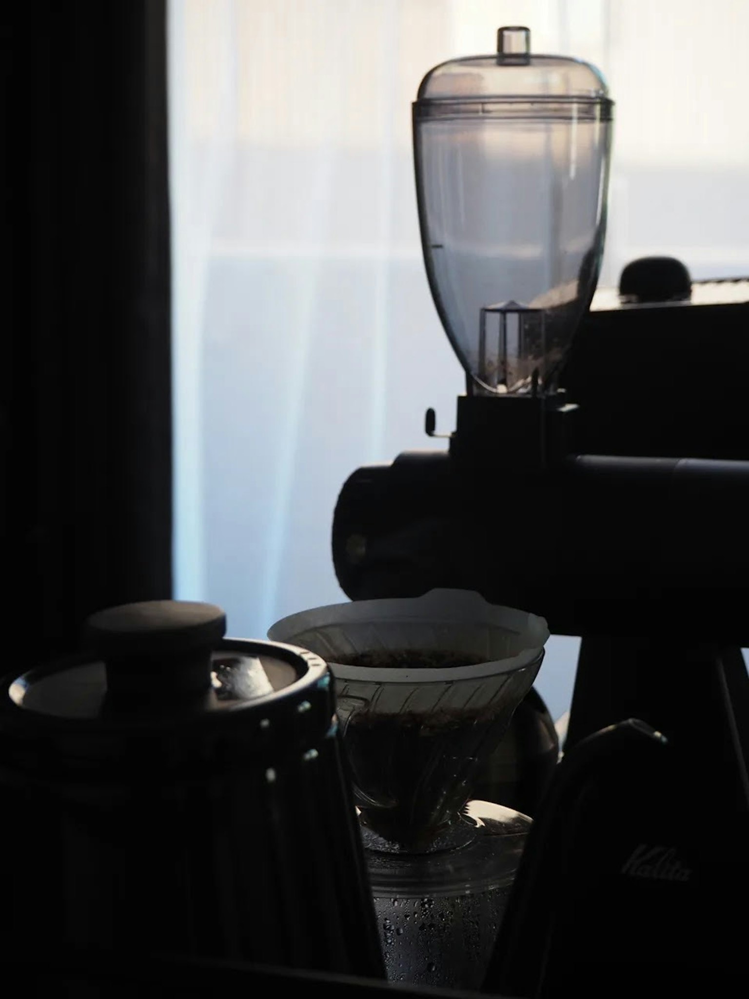 Silueta de equipo de café y una licuadora