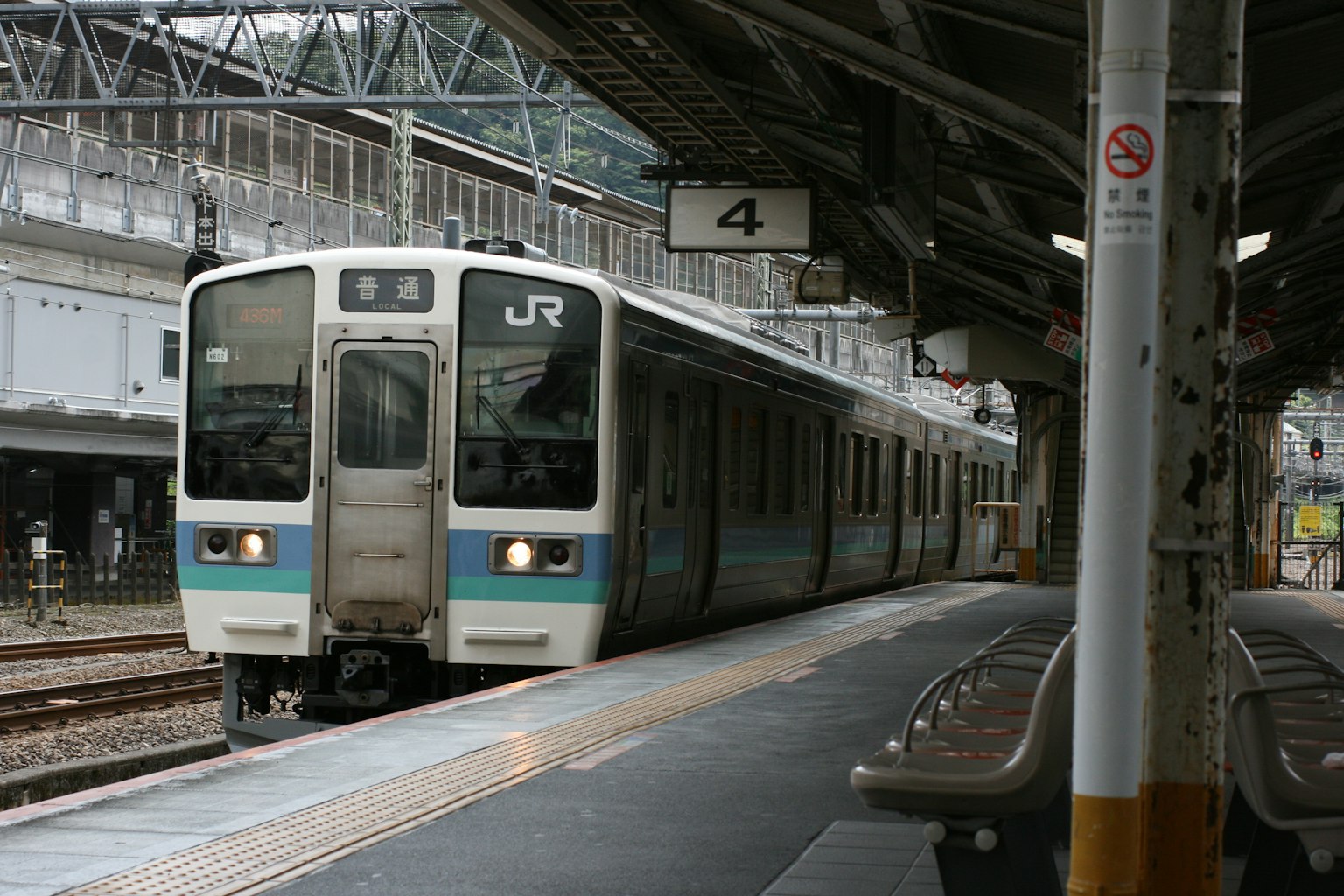 JR列車抵達車站