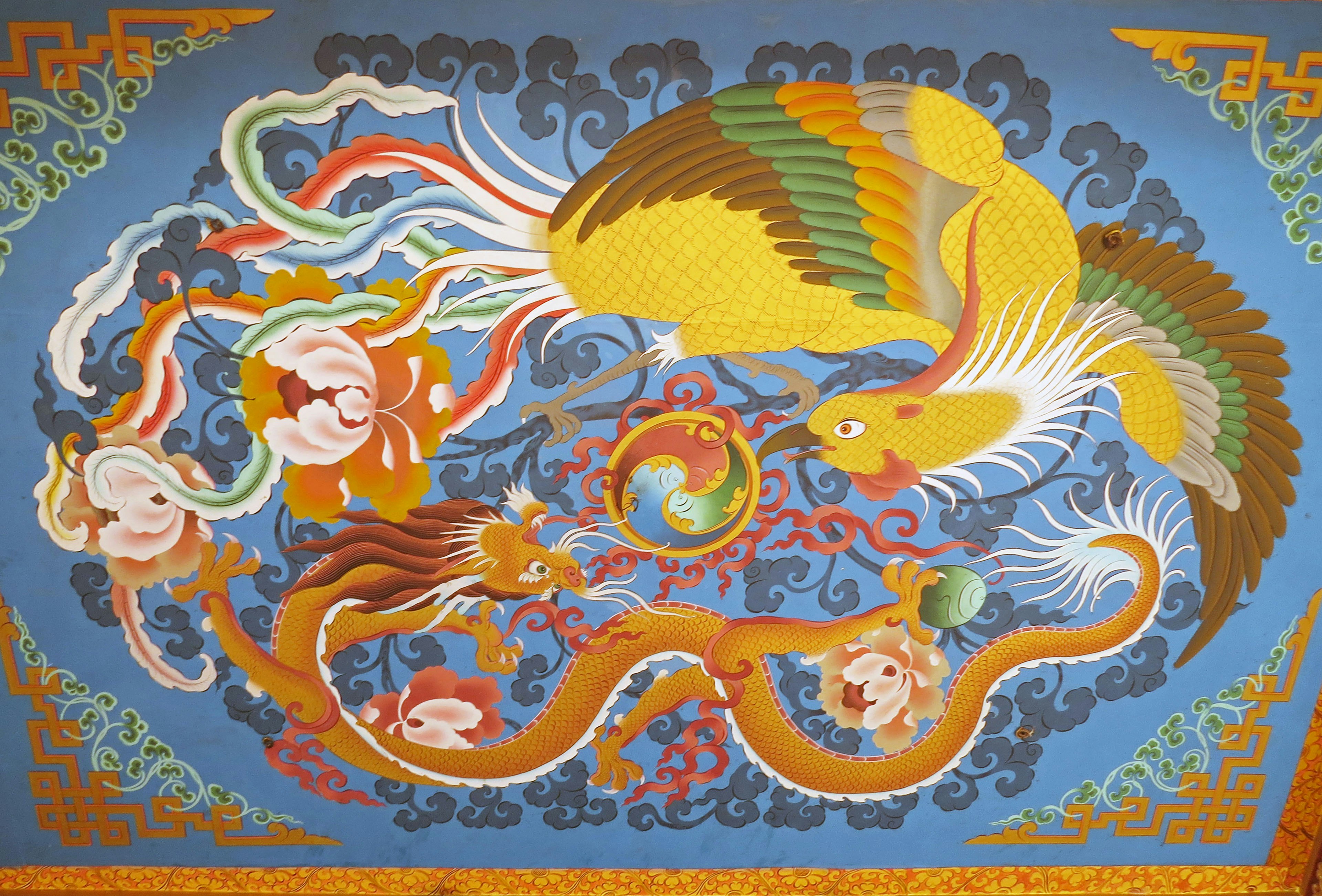 波と鶴の華やかな龍の壁画