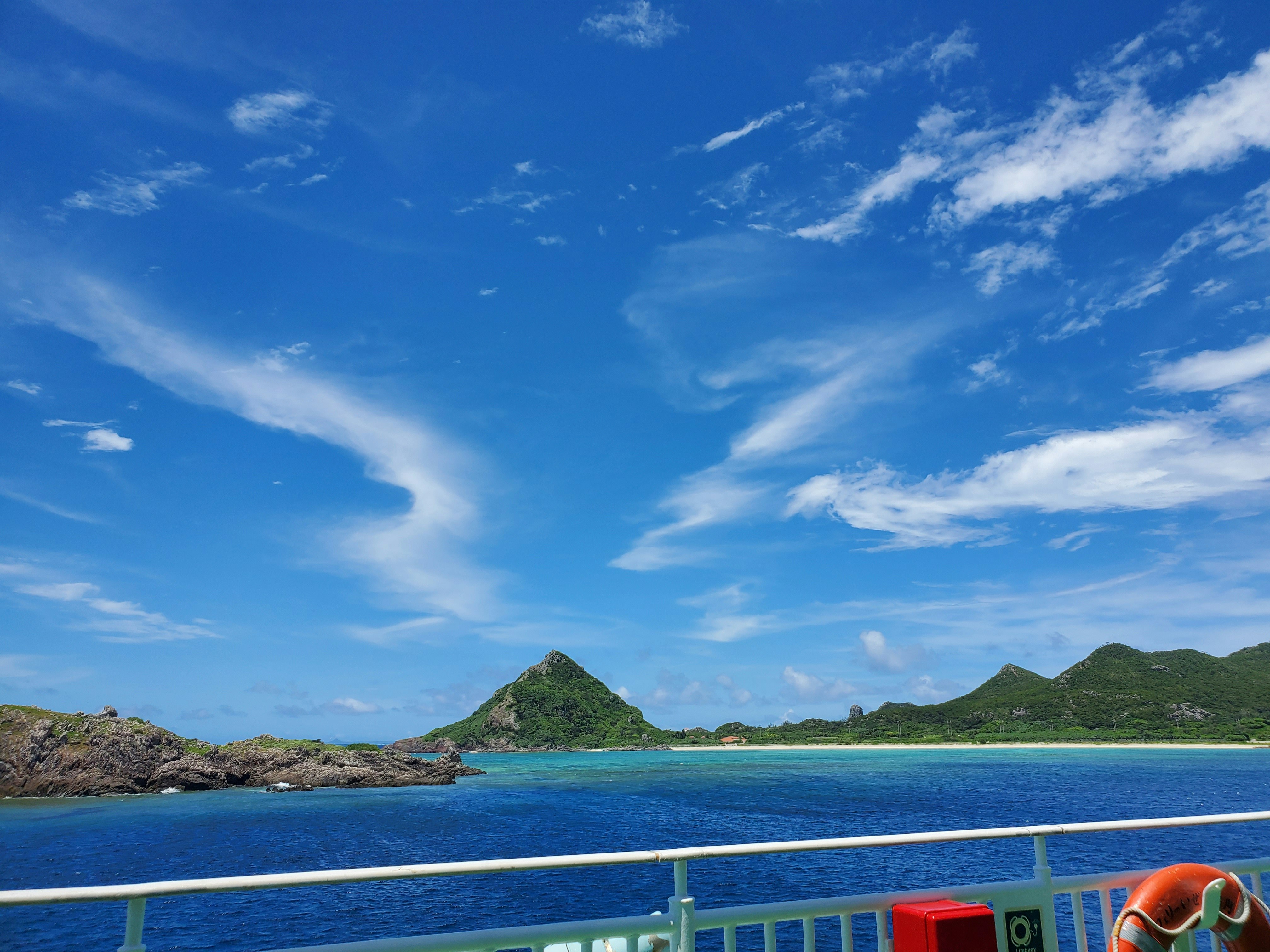 伊是名島的海面與藍天景色