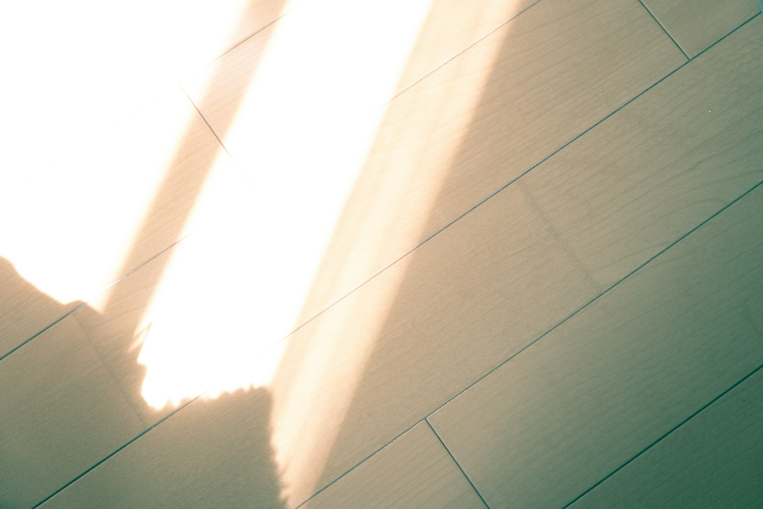 Image abstraite montrant la réflexion de la lumière sur le sol