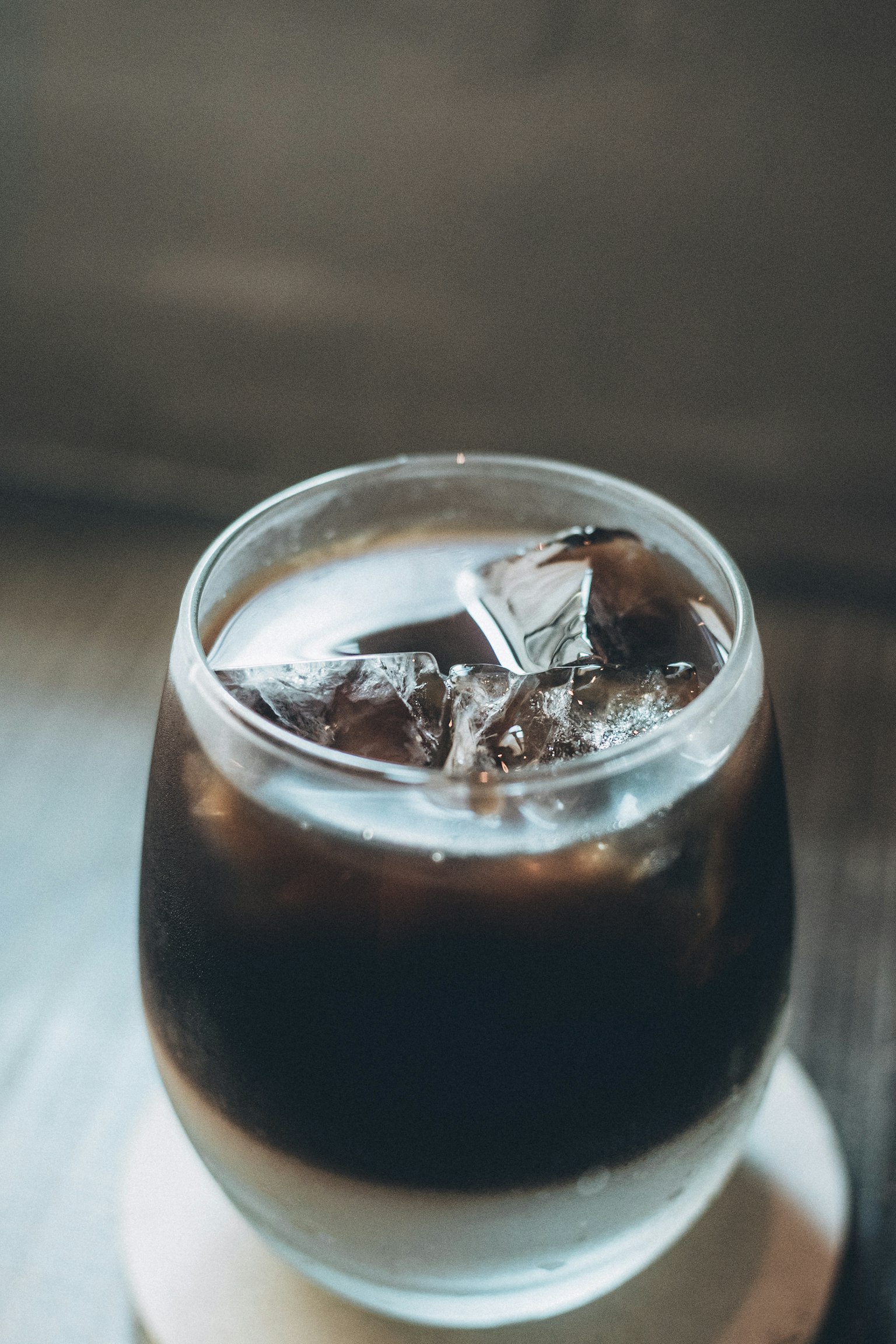 Gelas kopi es dengan es batu