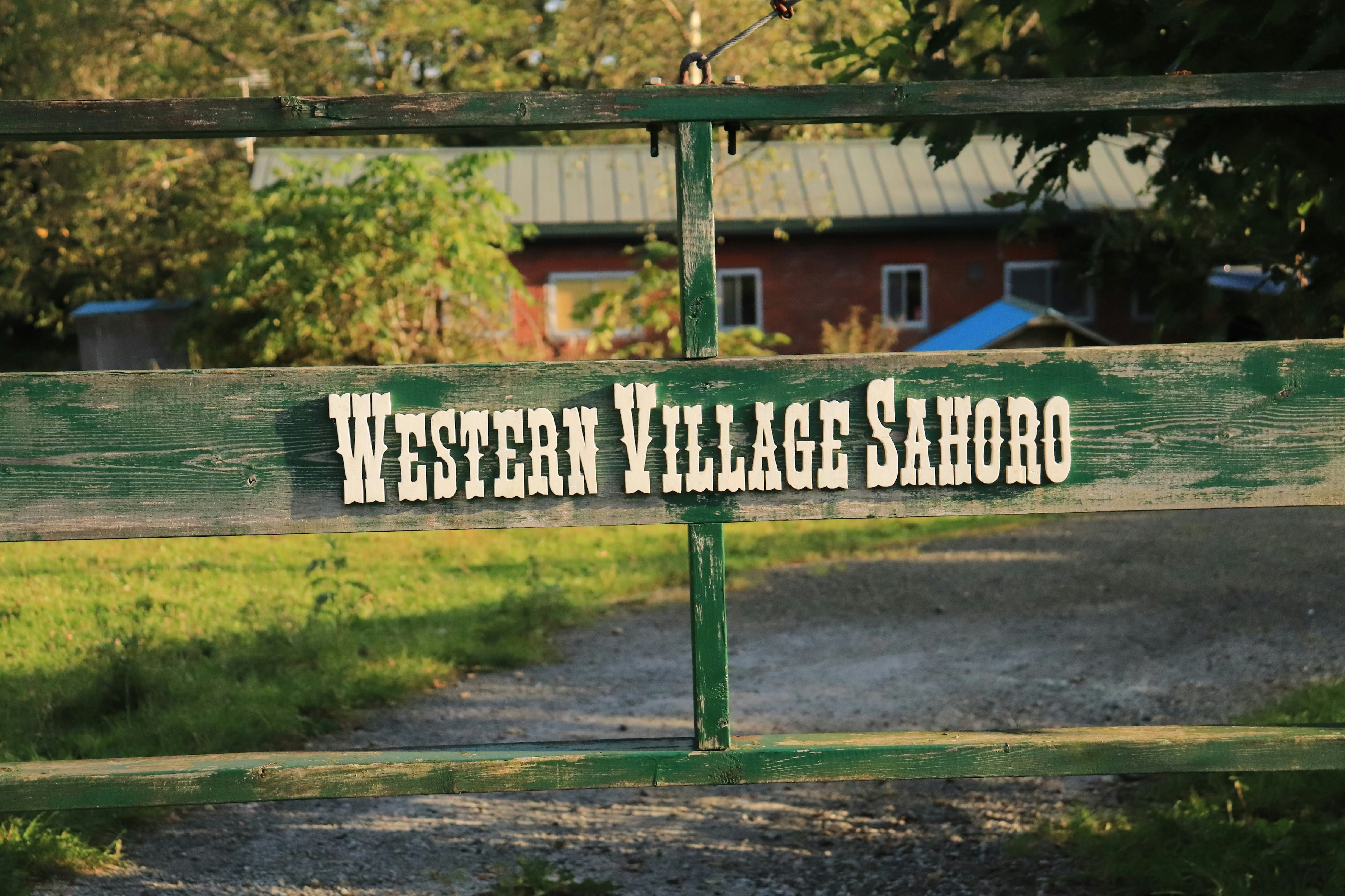 papan kayu di pintu masuk Western Village Sagaro
