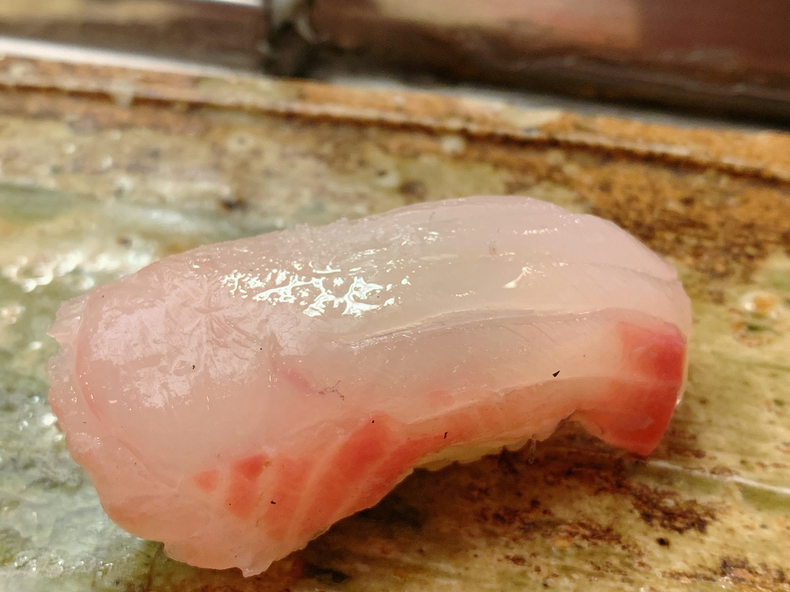 新鮮魚片具有半透明的外觀