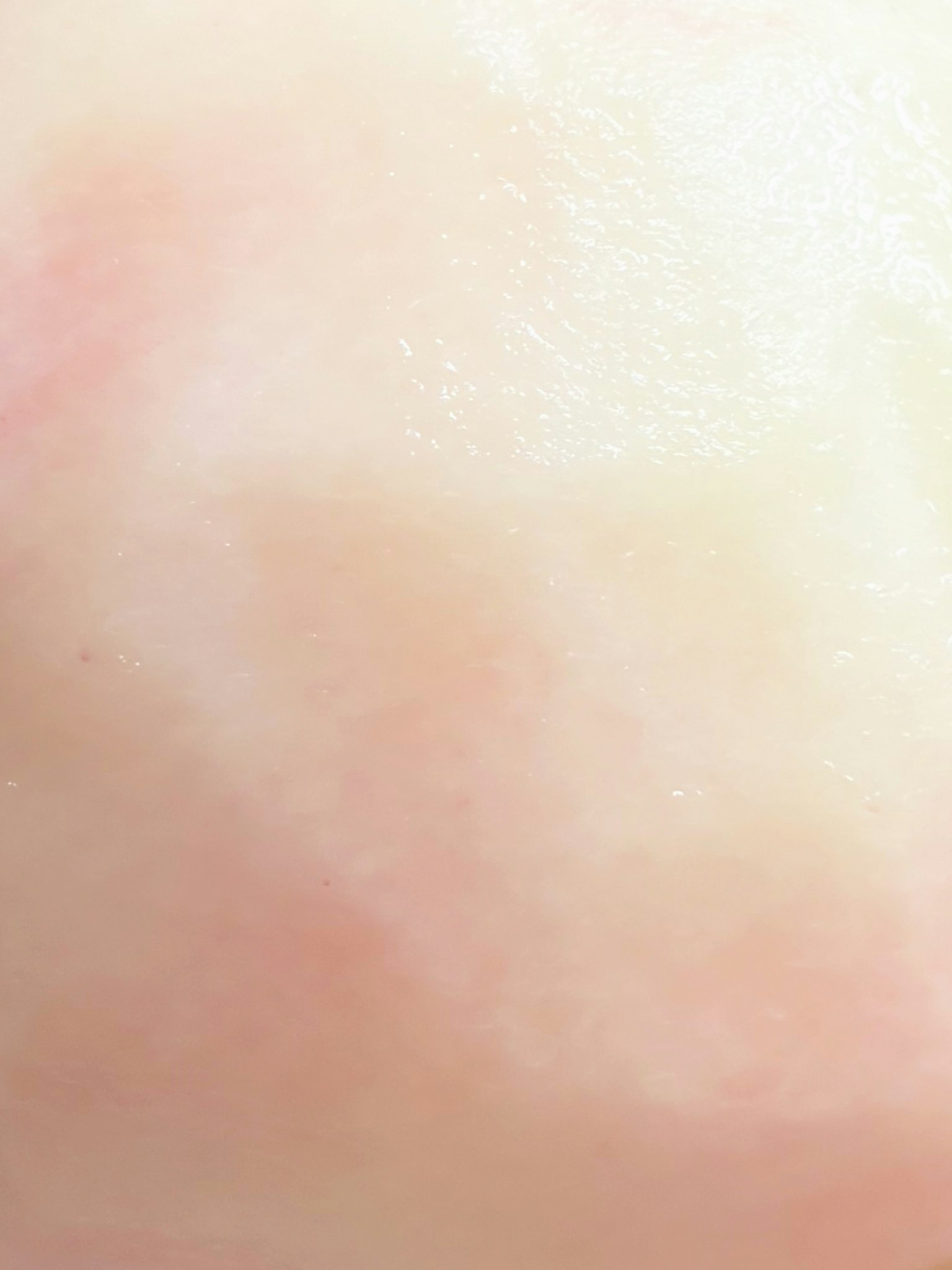 Close-up tekstur kulit dengan variasi warna halus