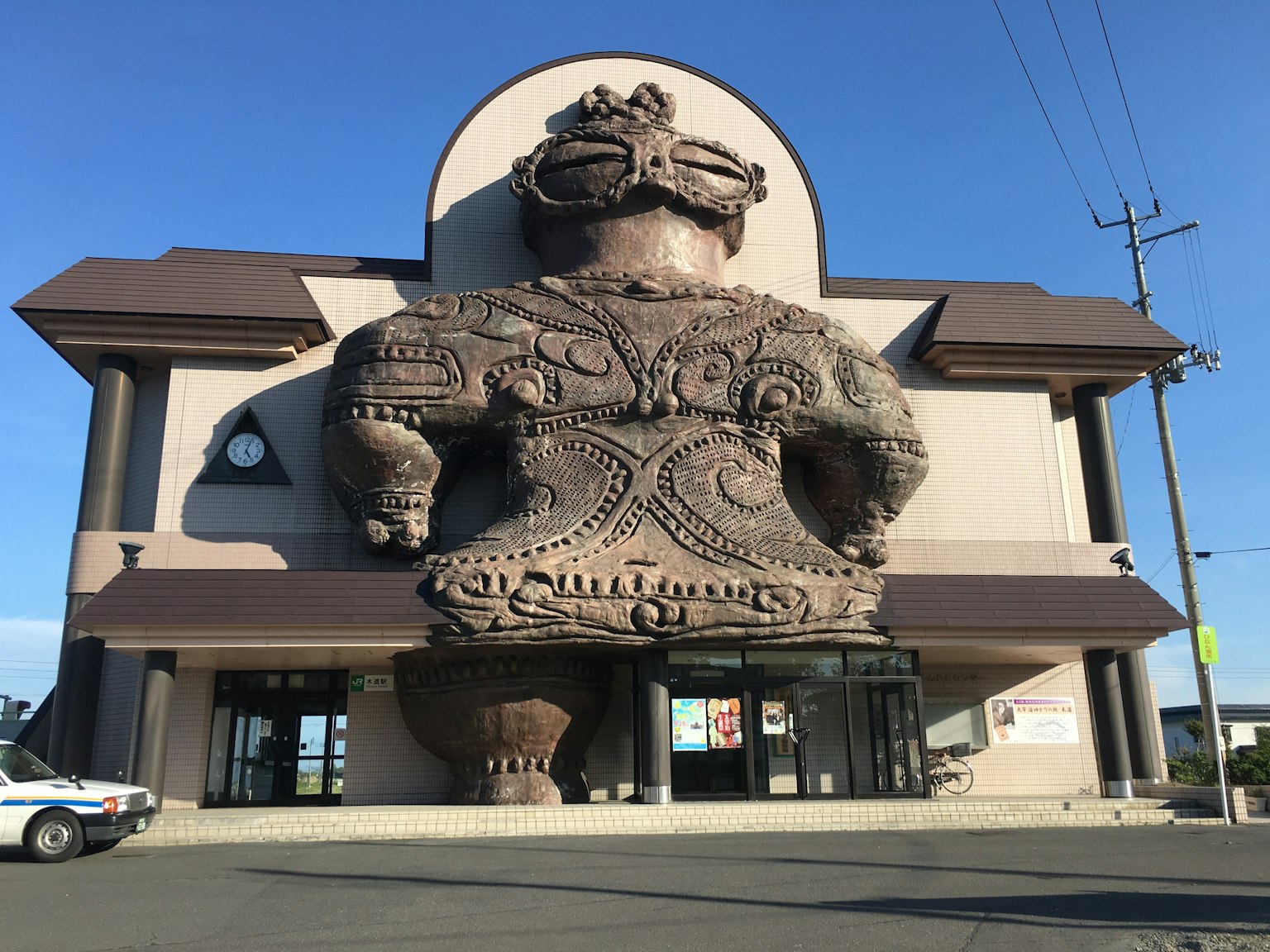 Building facade featuring a unique sculpture