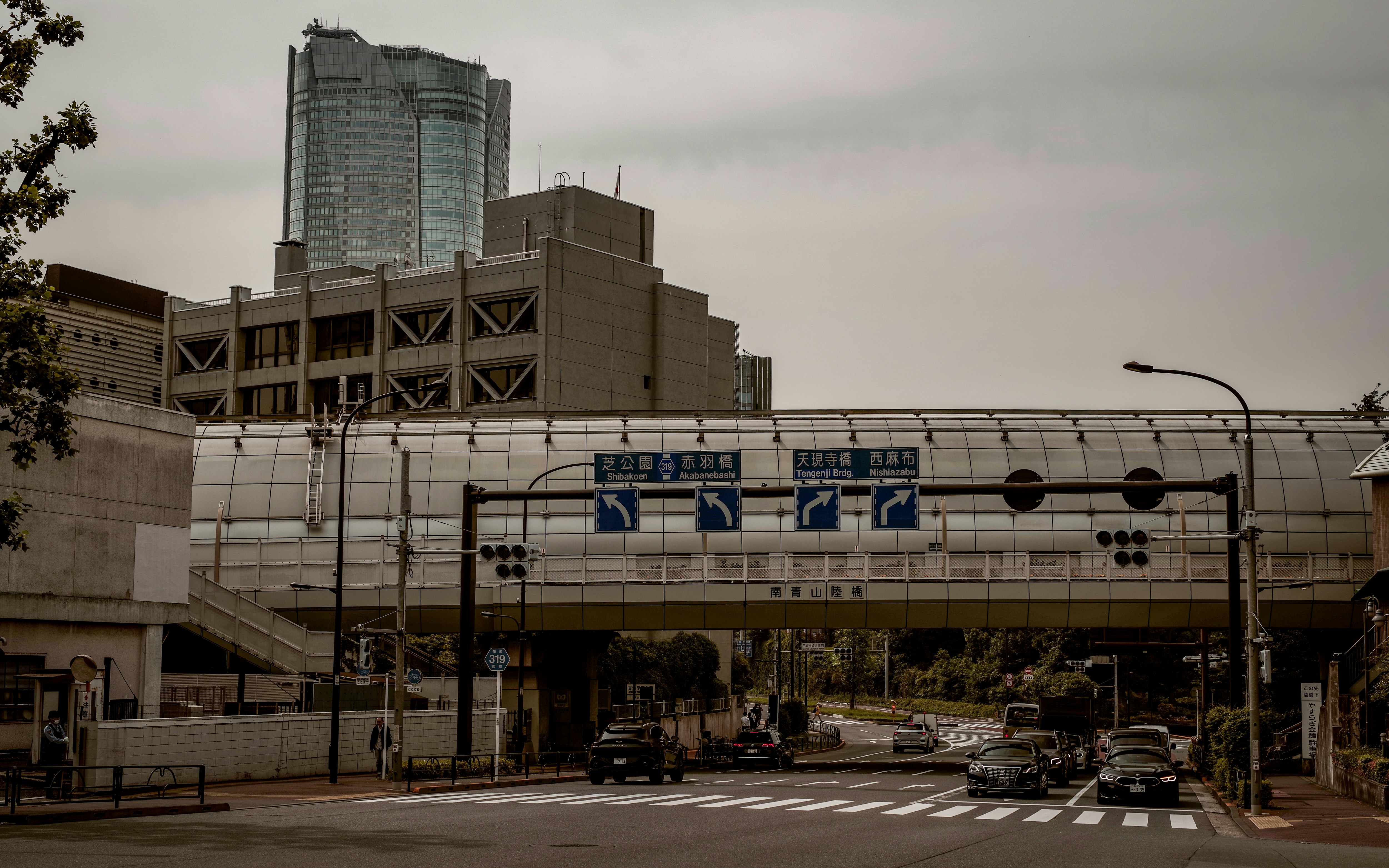 南青山陸橋と乃木坂駅周辺の都市景観