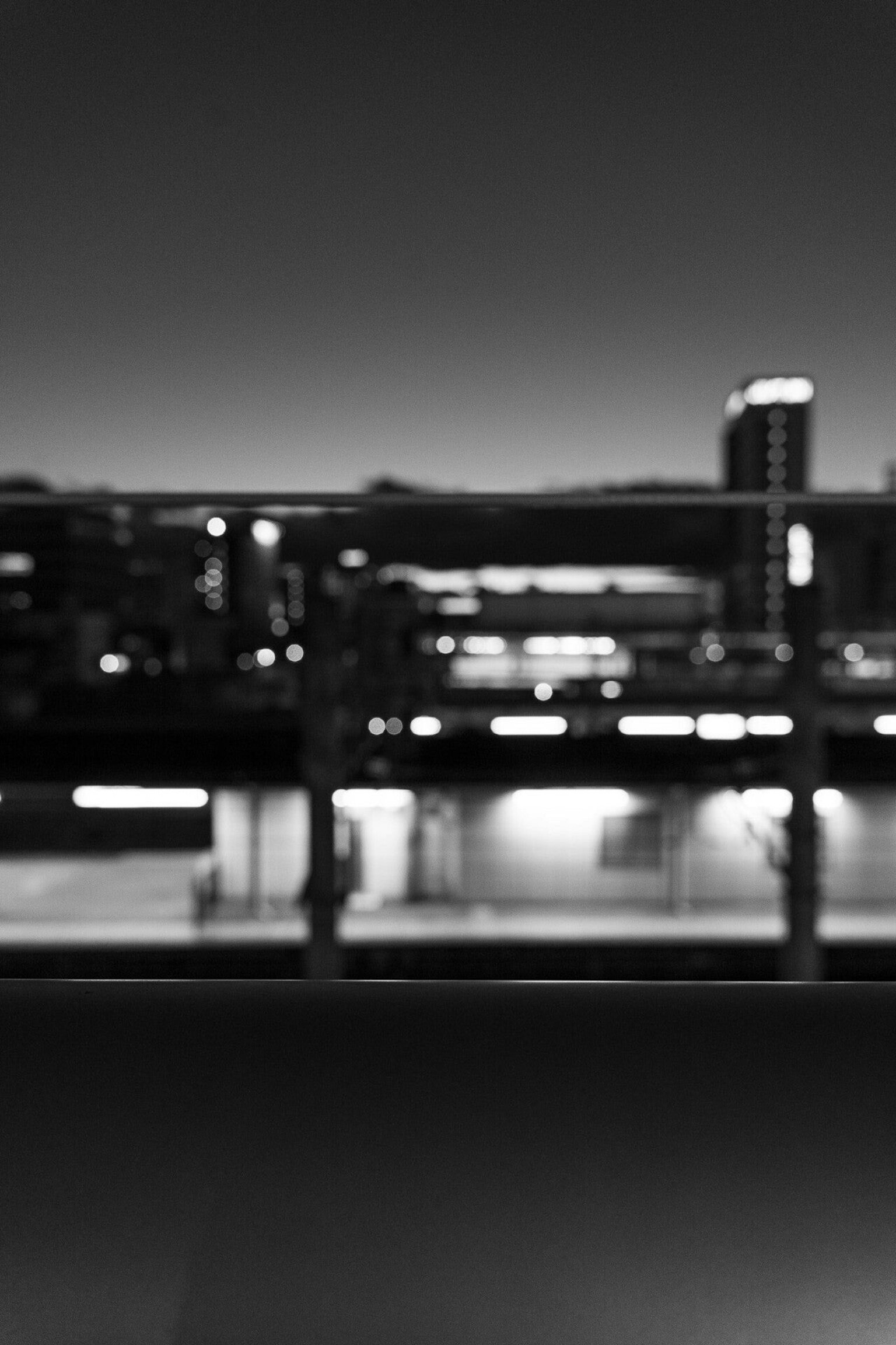 模糊的城市景观 夜晚的照明映衬