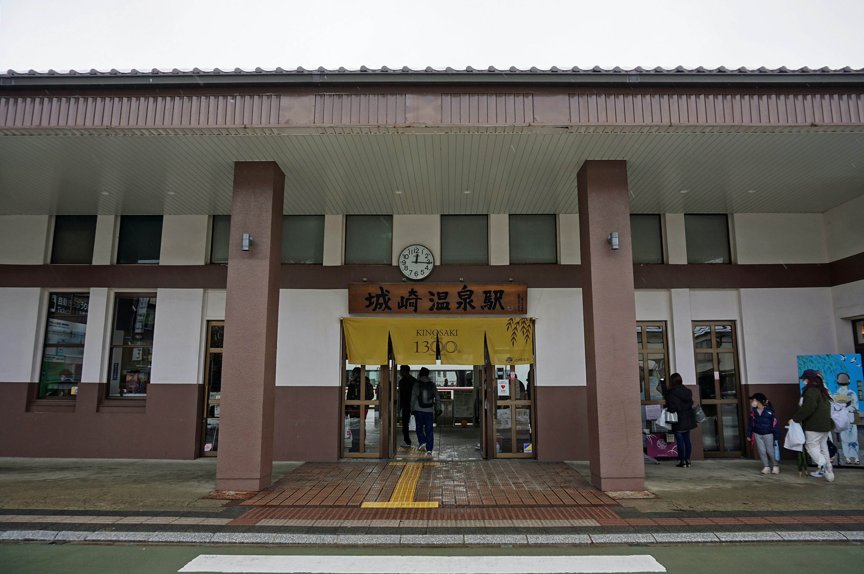 車站入口與閘門前通道