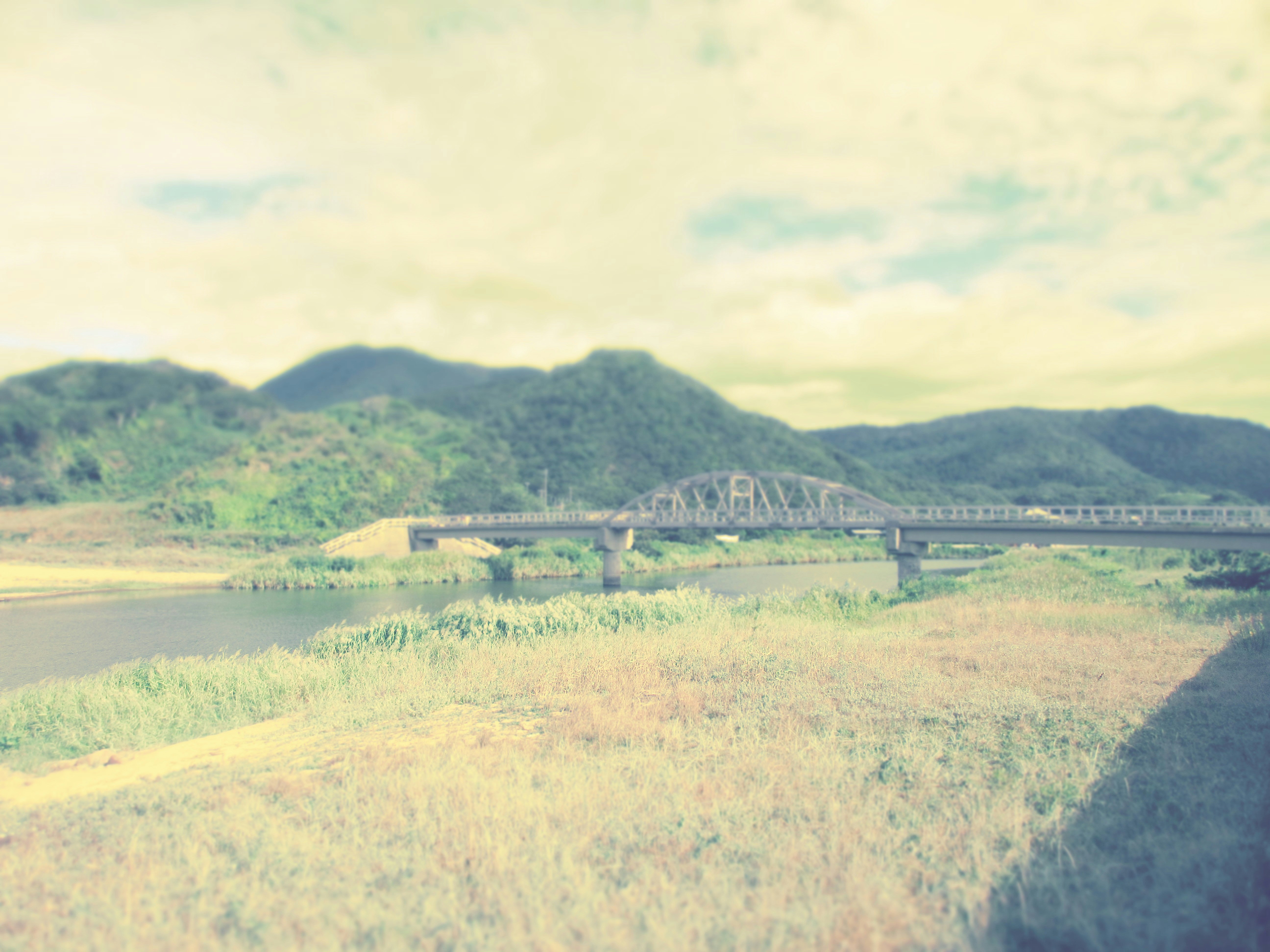 ทิวทัศน์แม่น้ำทาโนกาวะพร้อมสะพานเทนกิเทนกิและสะพานรถไฟ