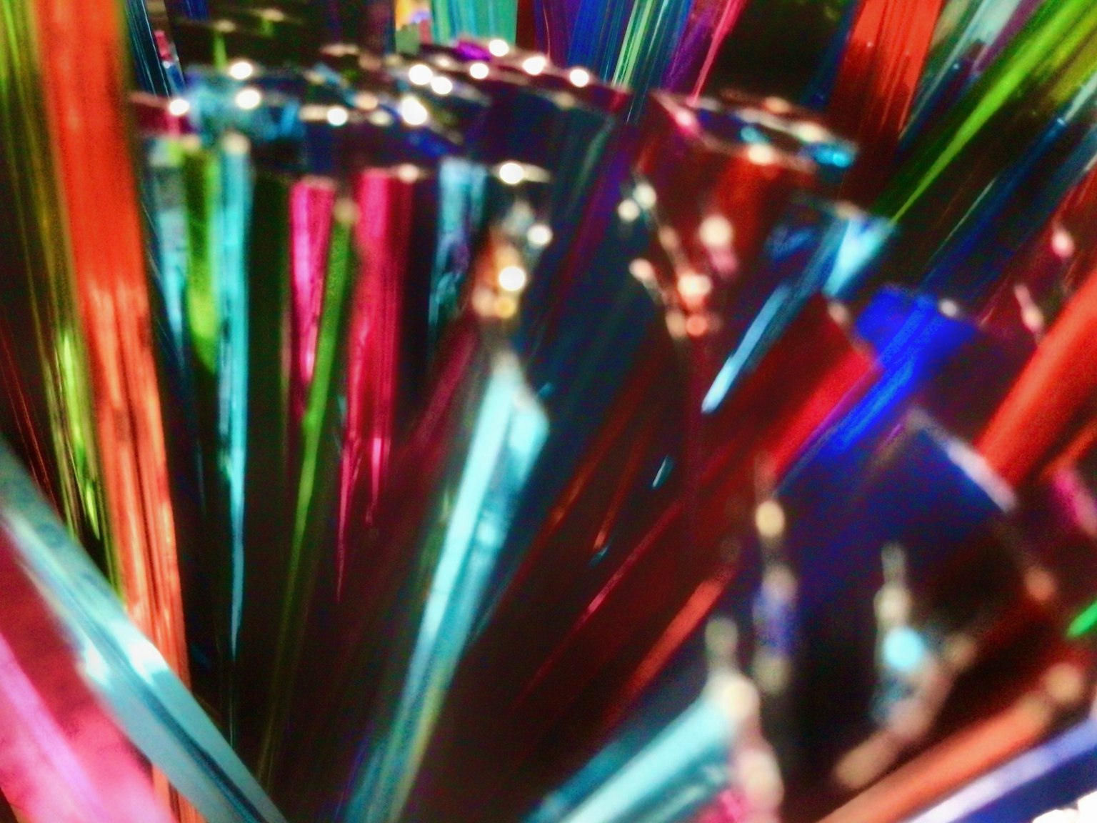 Imagen en primer plano de pajillas coloridas dispuestas juntas