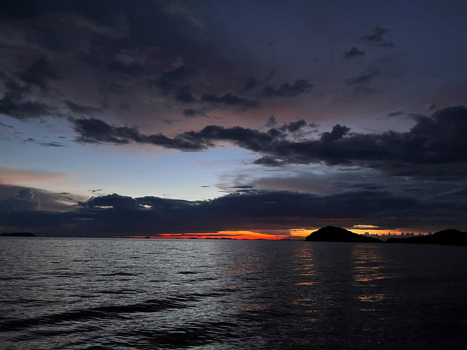 海上黃昏與雲