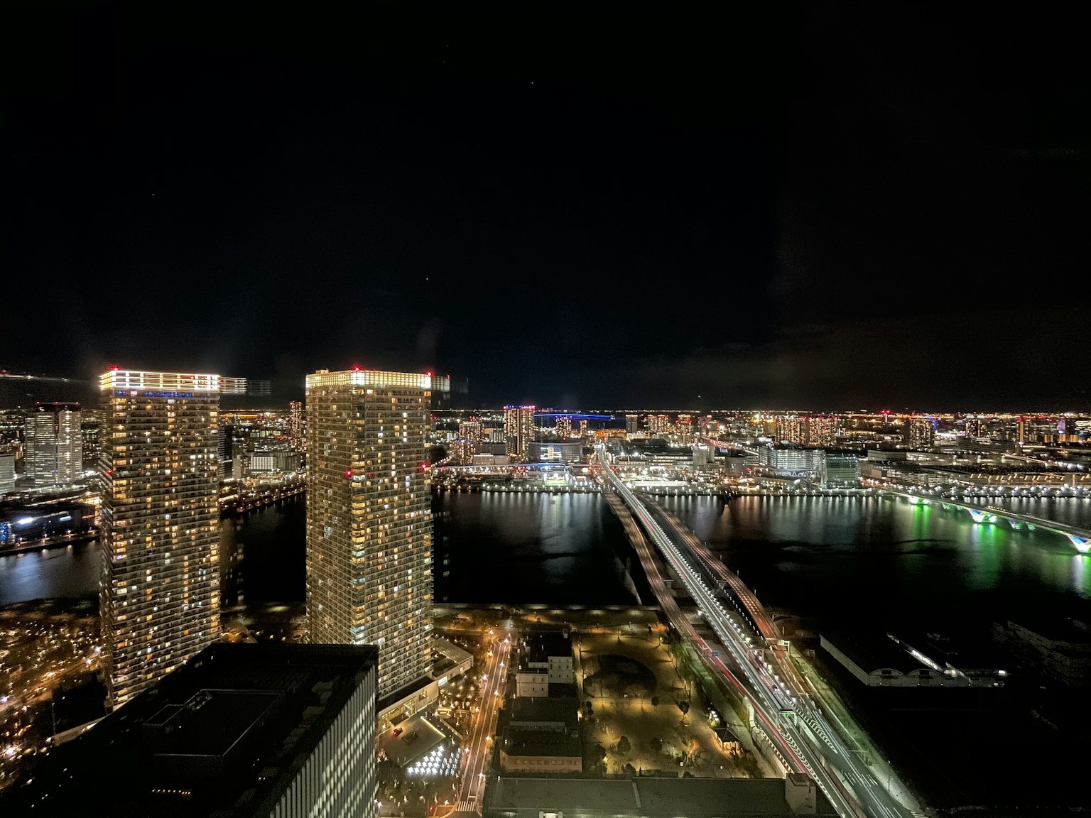 夜景城市景观 高楼大厦和桥