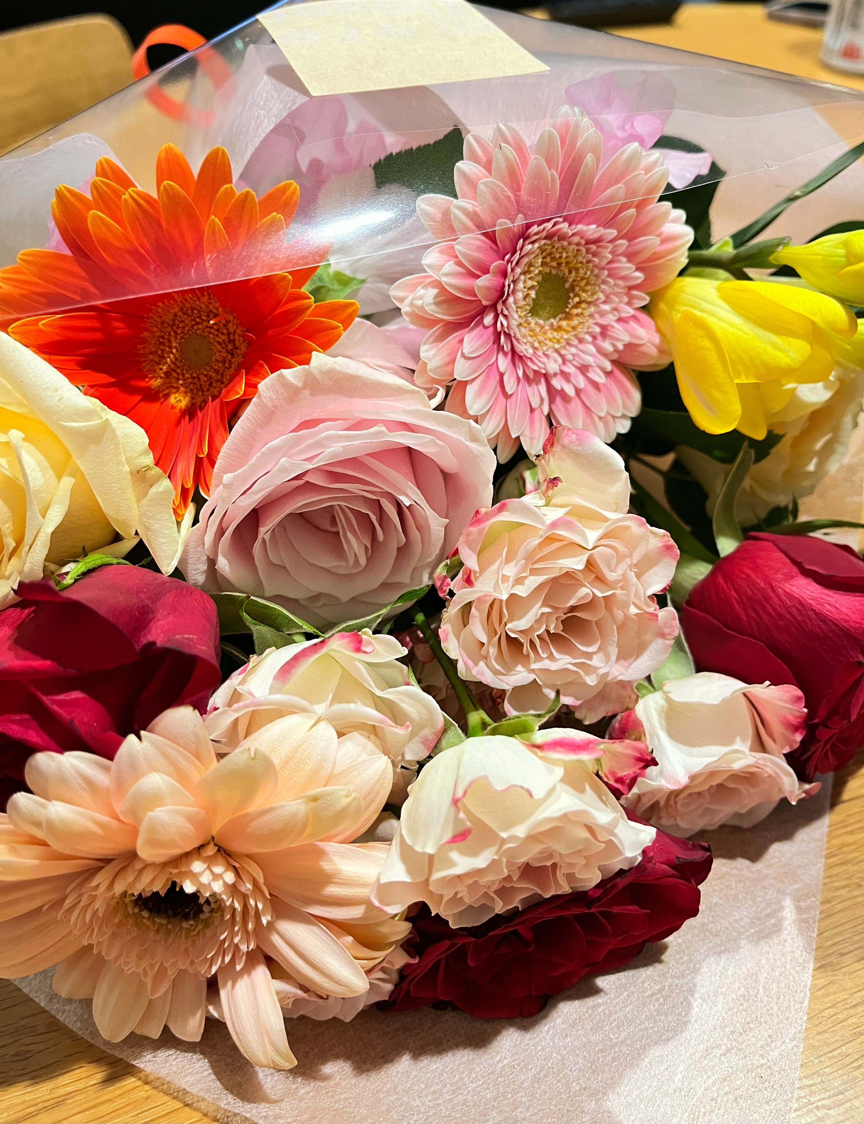 色とりどりの花束のアップ