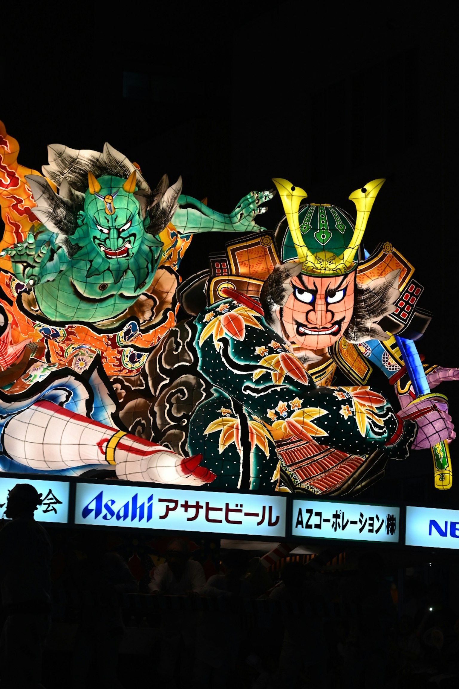 传统日本浮世绘风格装饰，展示蓝色恶魔和武士