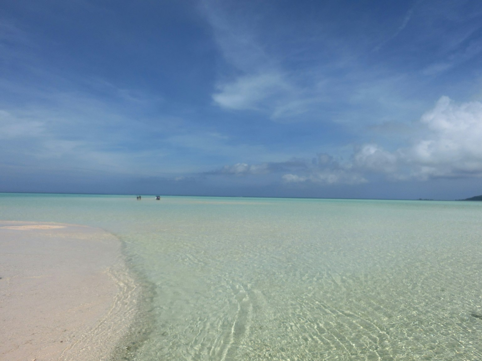 美麗的透明海洋和藍天風景