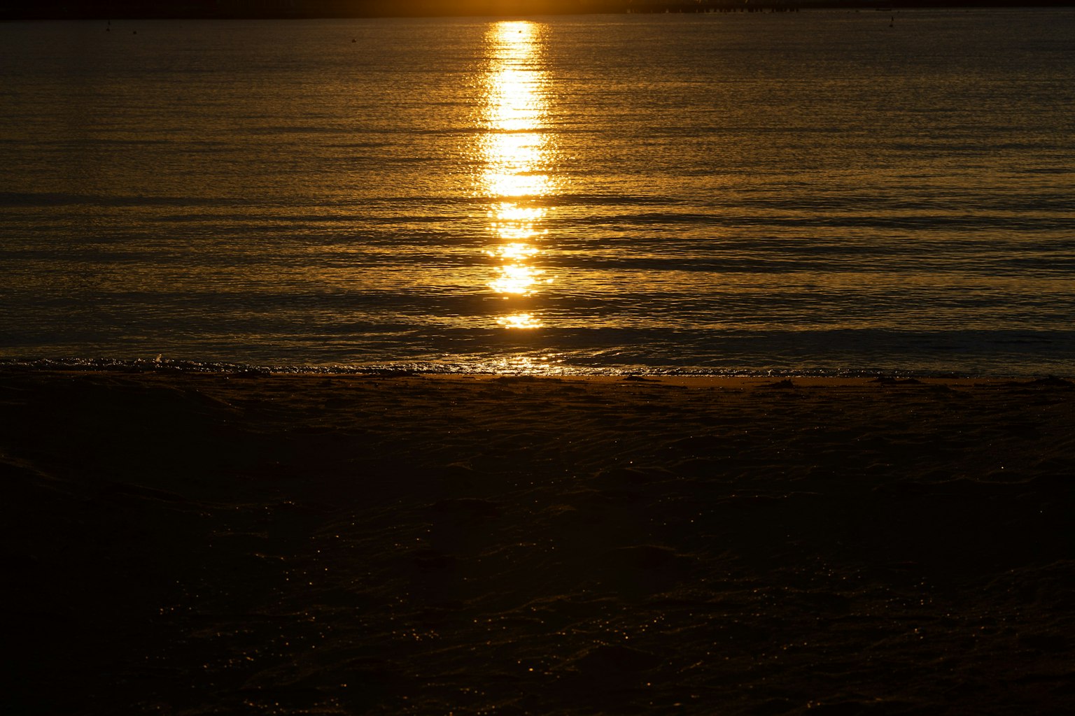 Beautiful sunset reflecting on the ocean