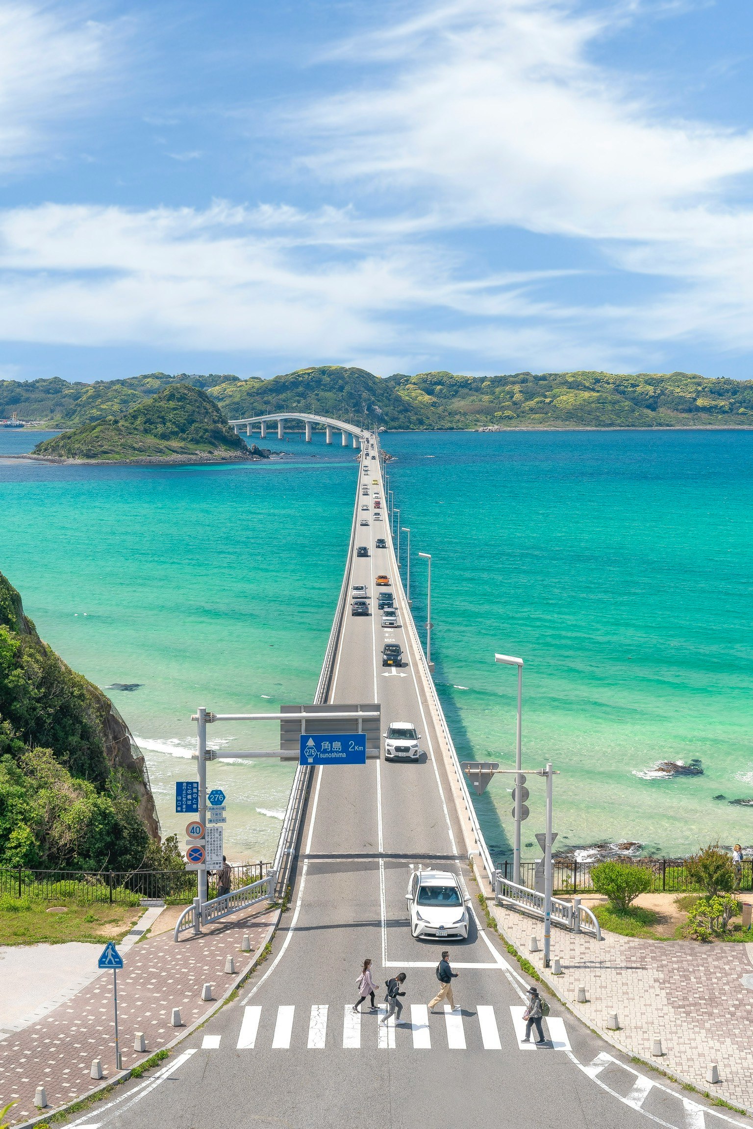 角島大橋俯瞰翡翠藍色海面