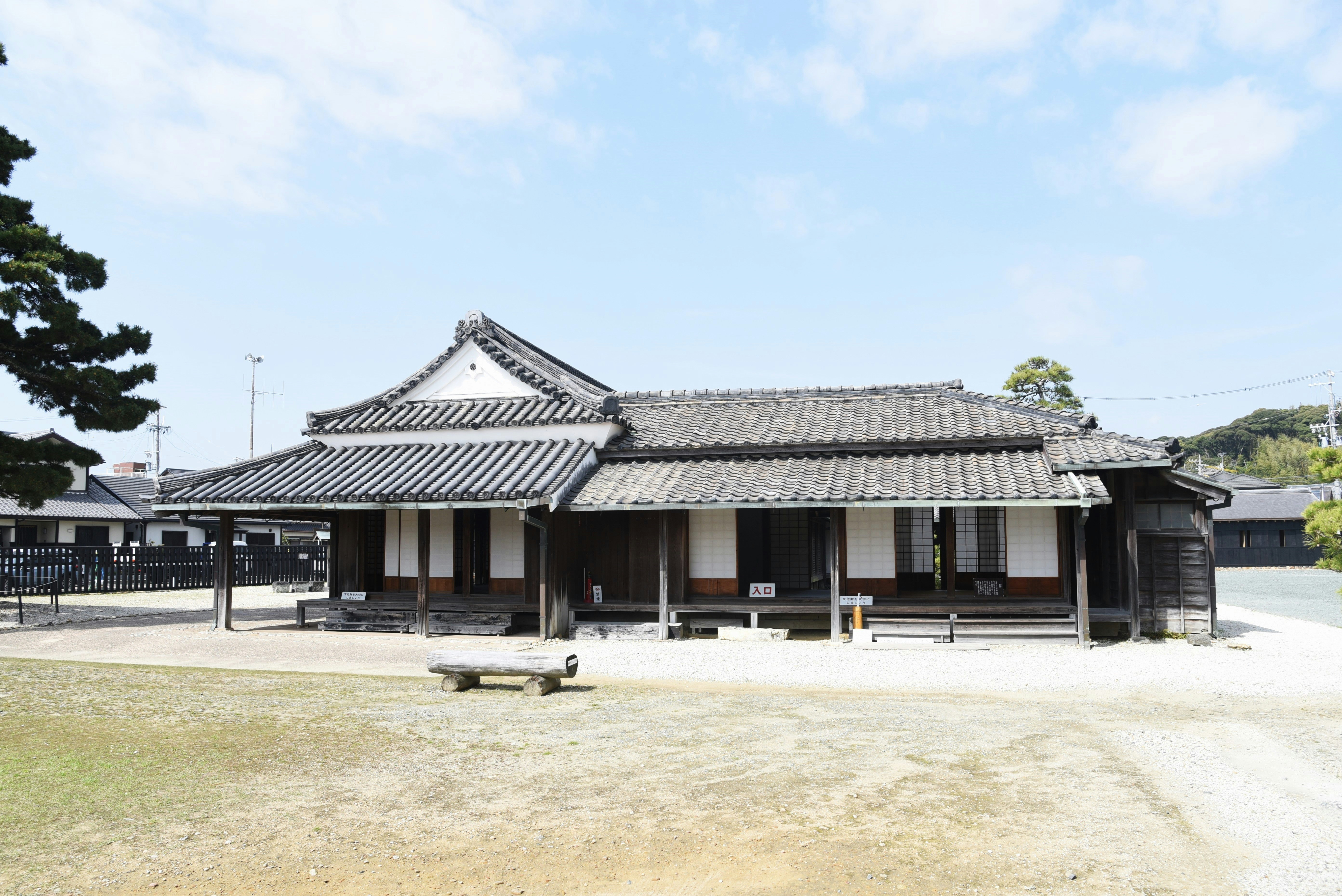 新居關所建築與庭院廣場