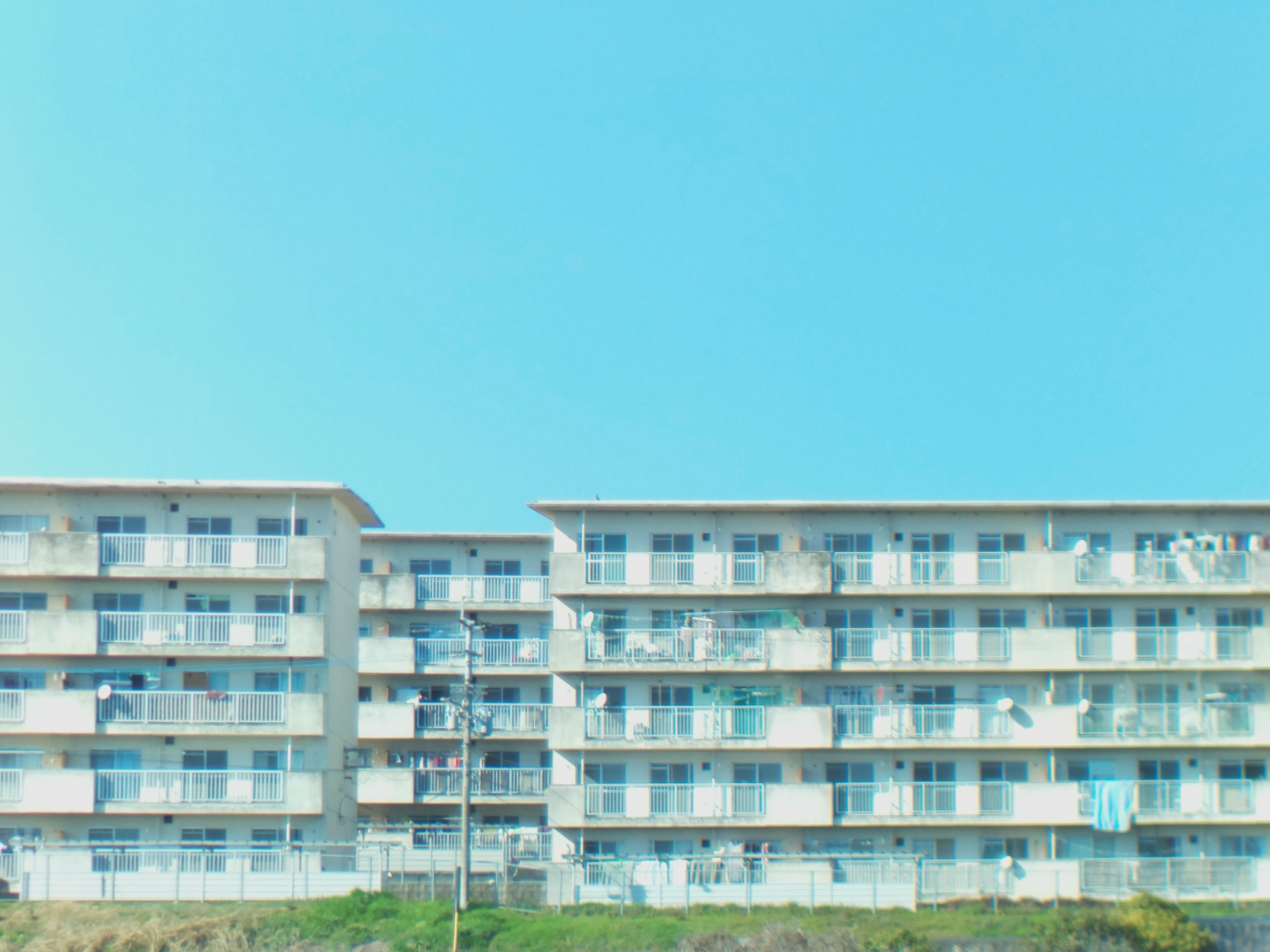 団地の集合住宅の外観