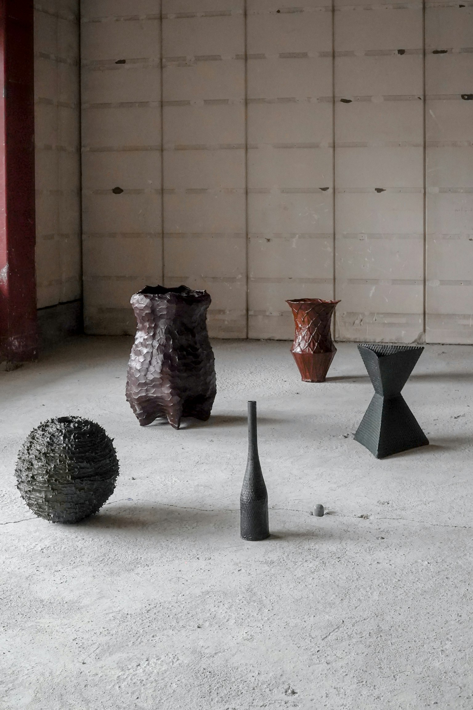 Une disposition d'objets abstraits dans un cadre intérieur