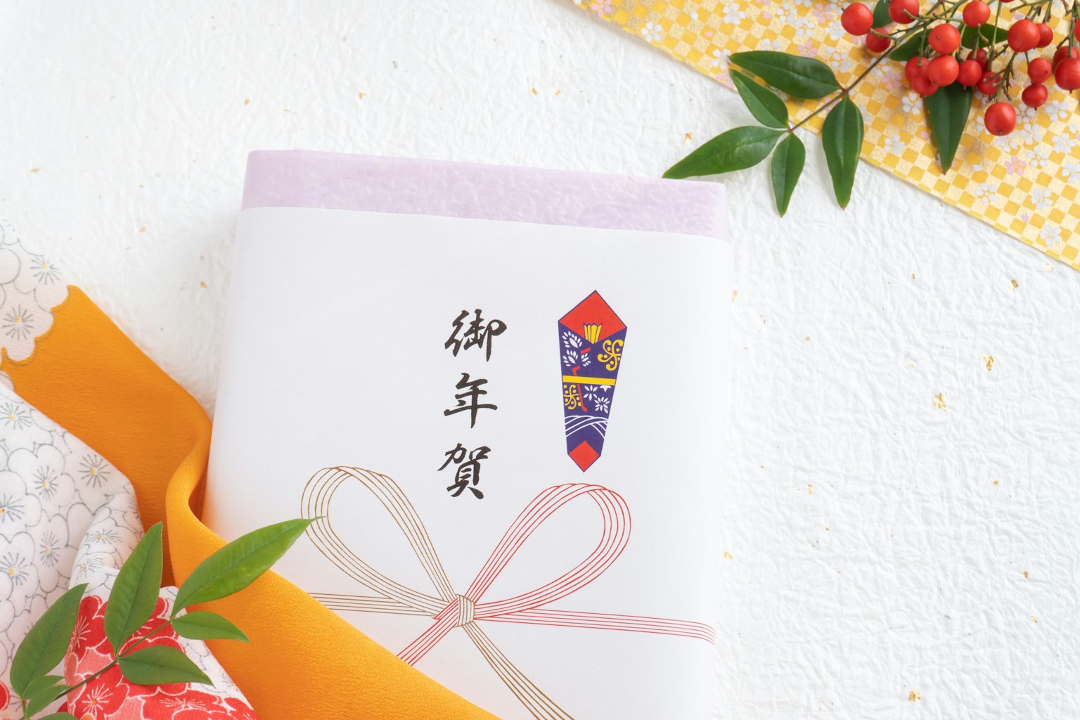 Enveloppe du Nouvel An magnifiquement conçue avec des décorations florales