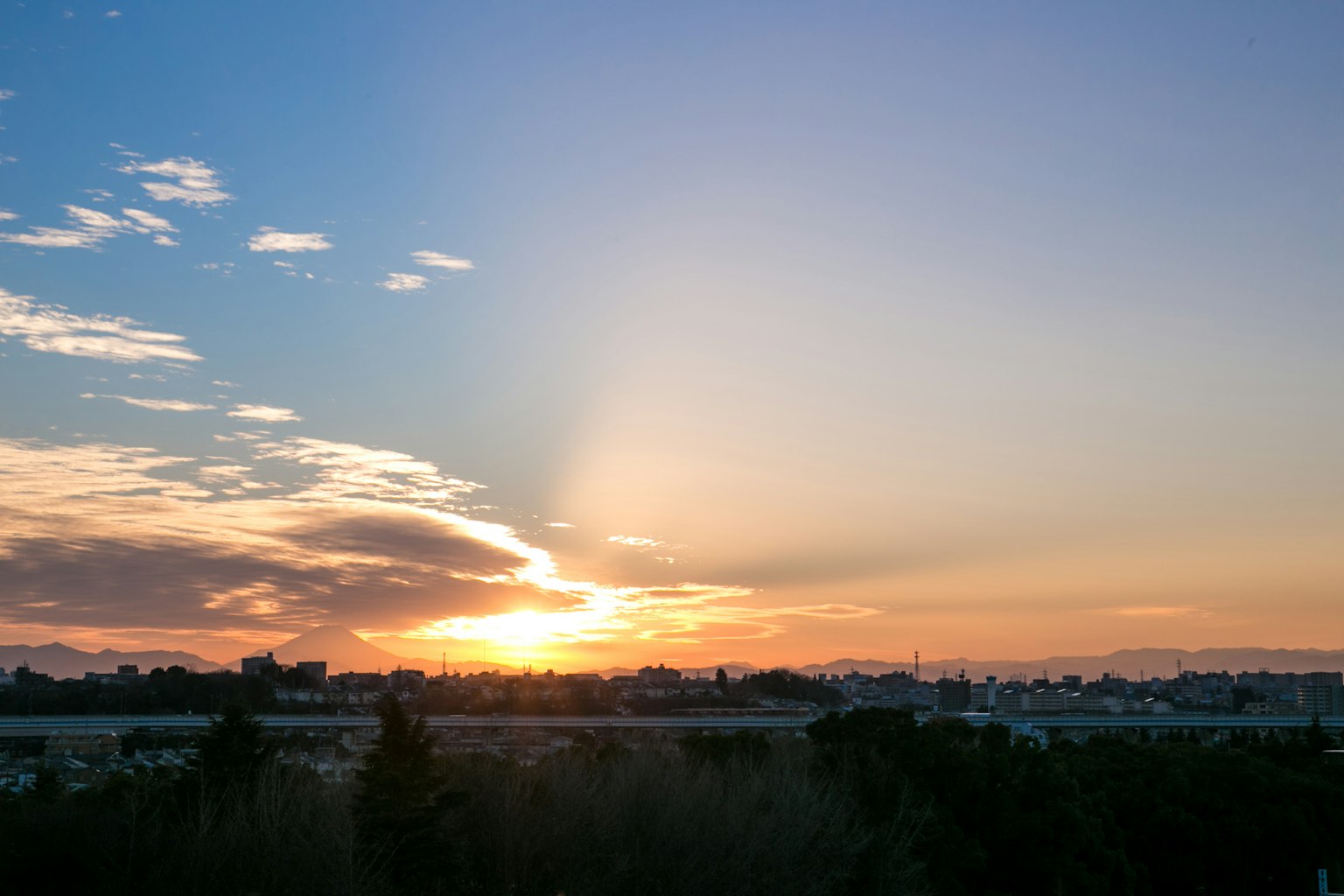 Bellissimo cielo al tramonto con nuvole