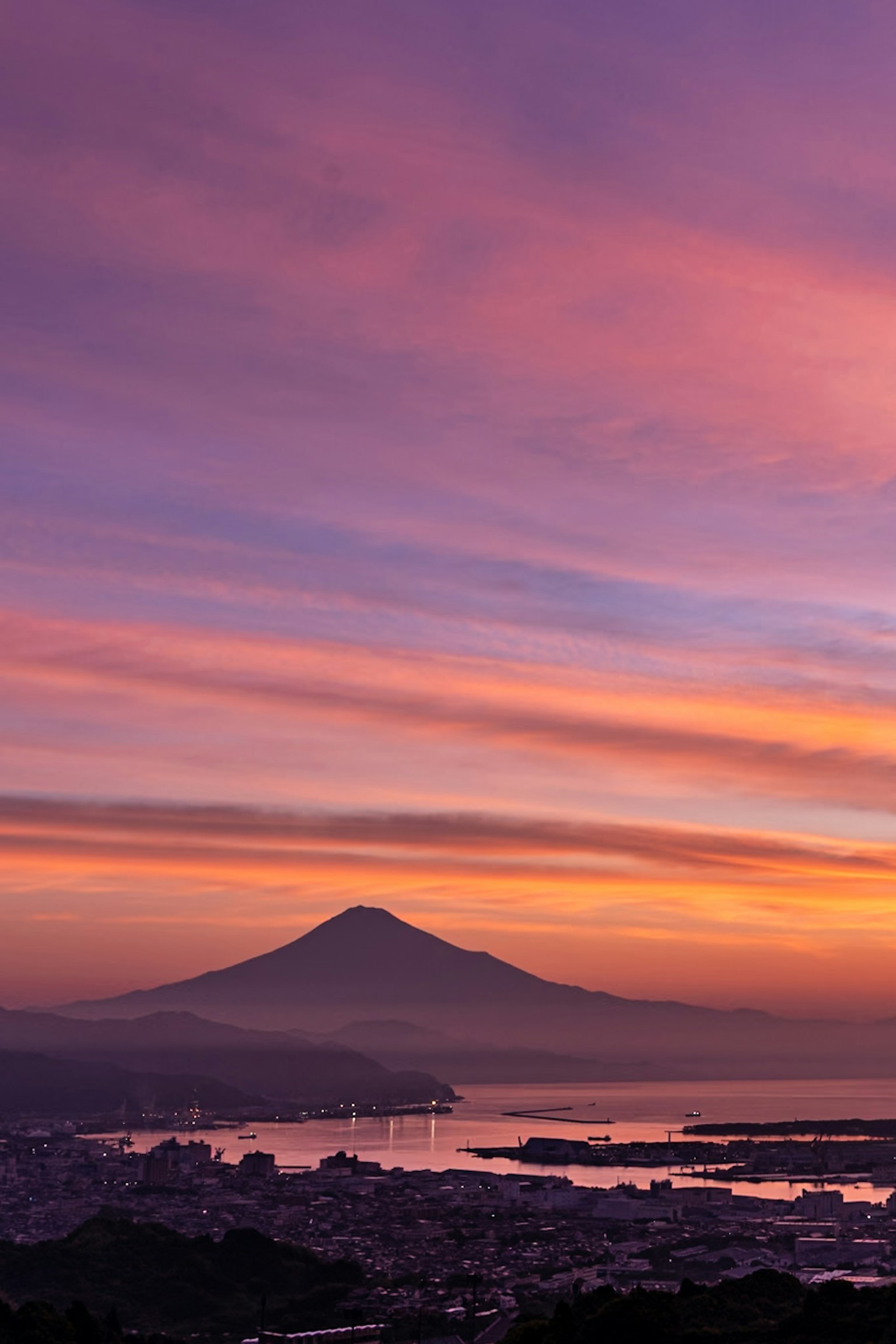 樱岛与日落天空的壮丽景色