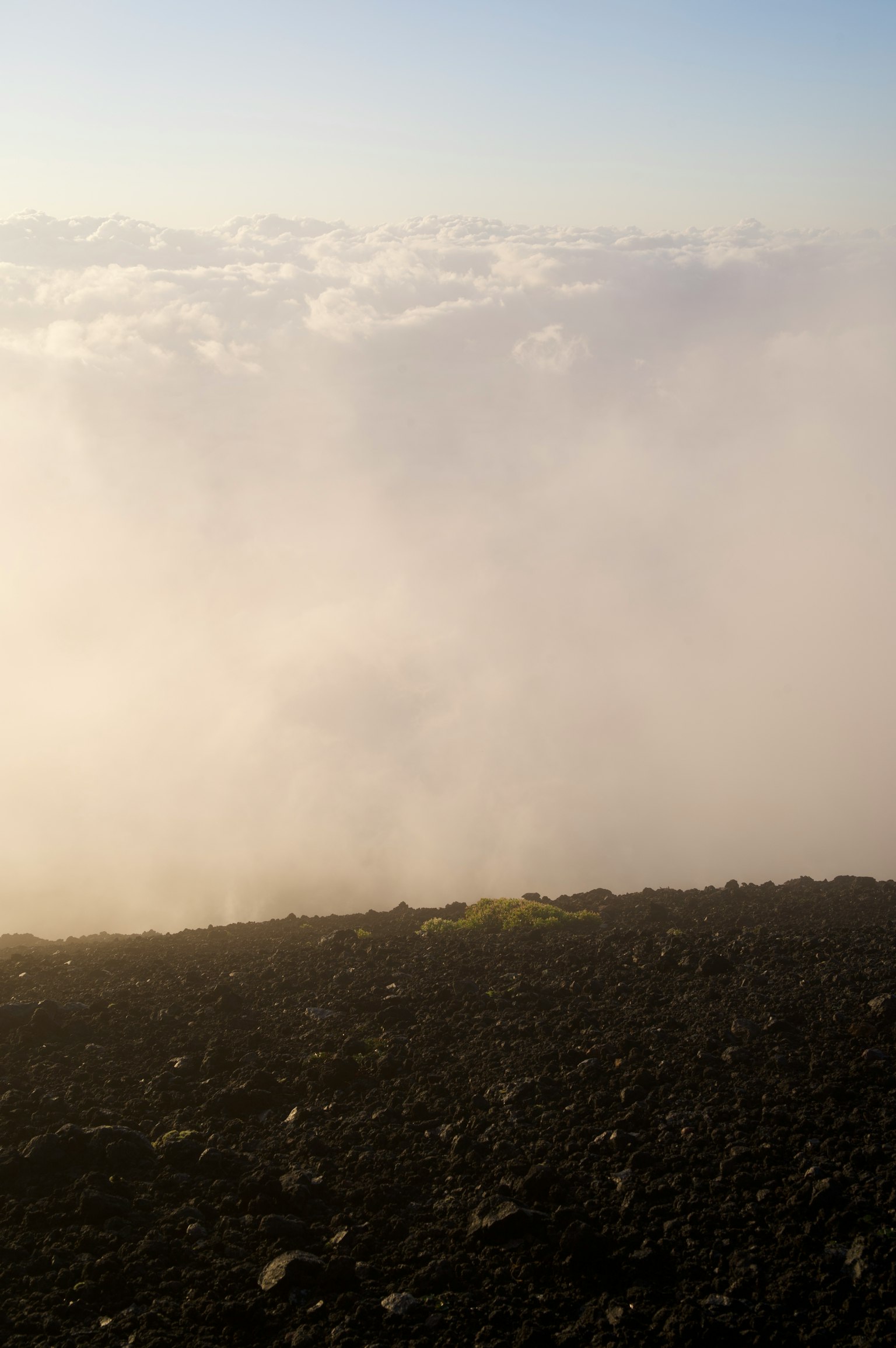 Berglandschaft über einem Wolkenmeer