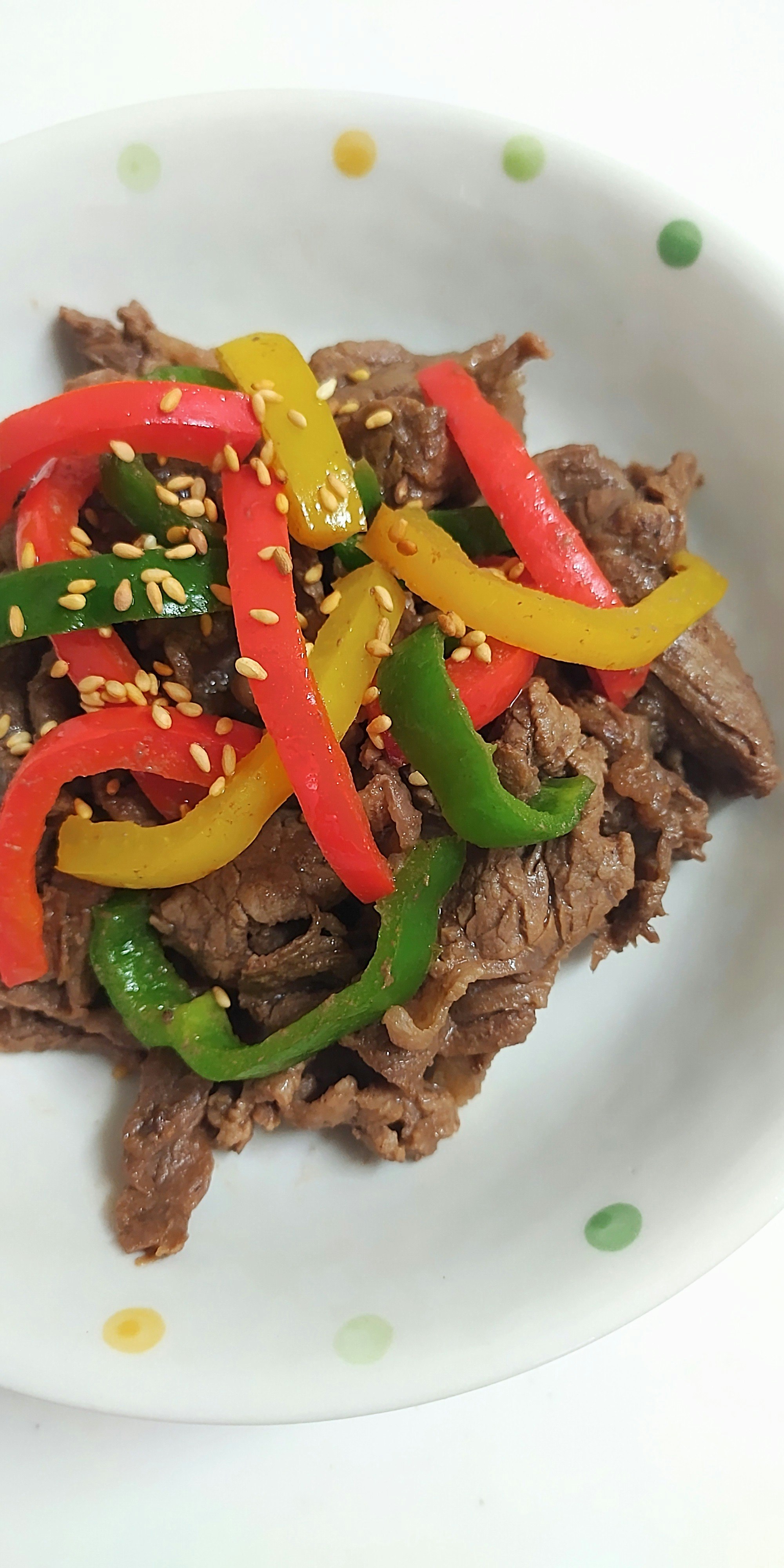 红黄绿彩椒炒肉