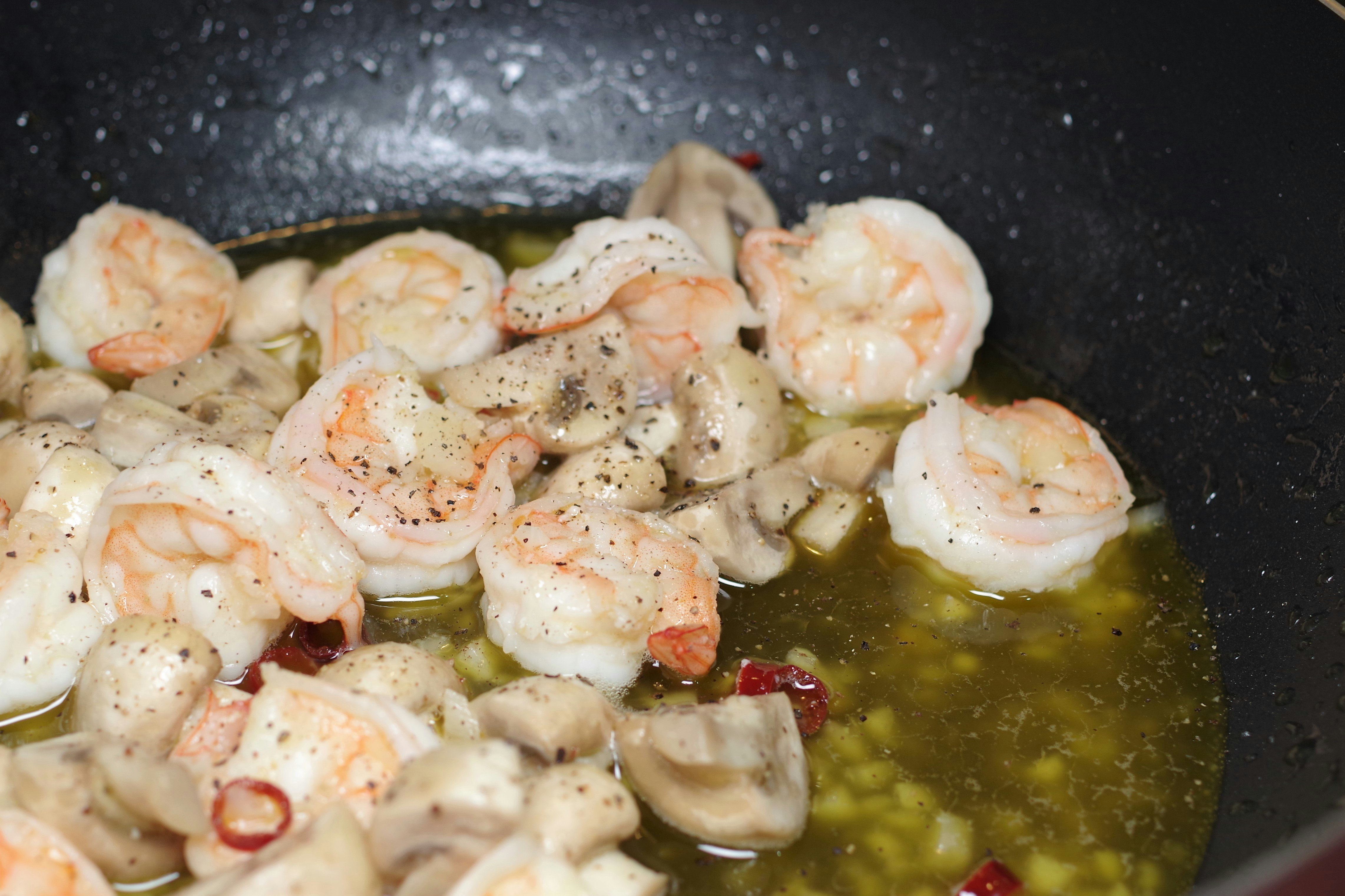 udang ditumis di wajan