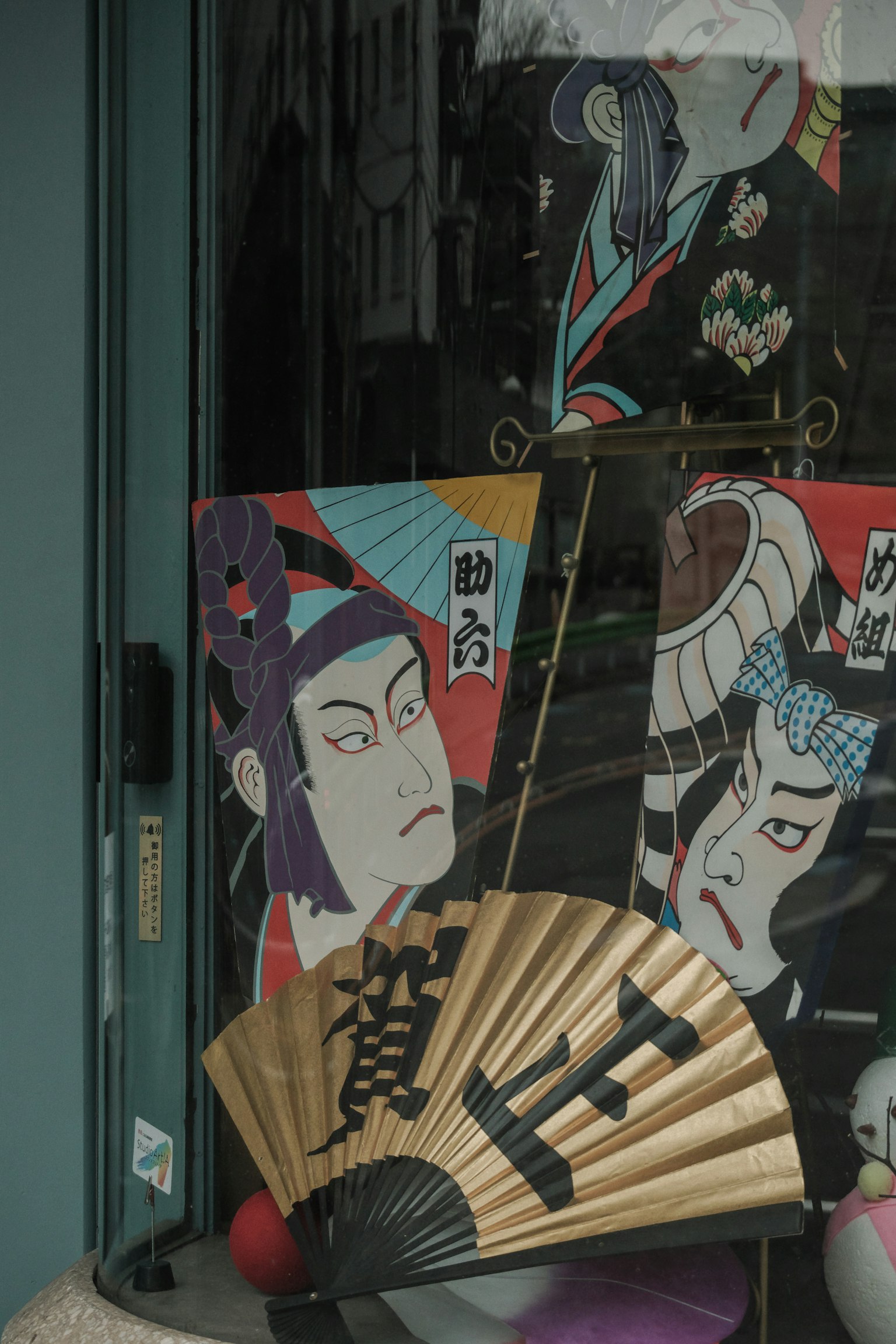 Traditional Japanese fan and ukiyo-e displayed in a shop window