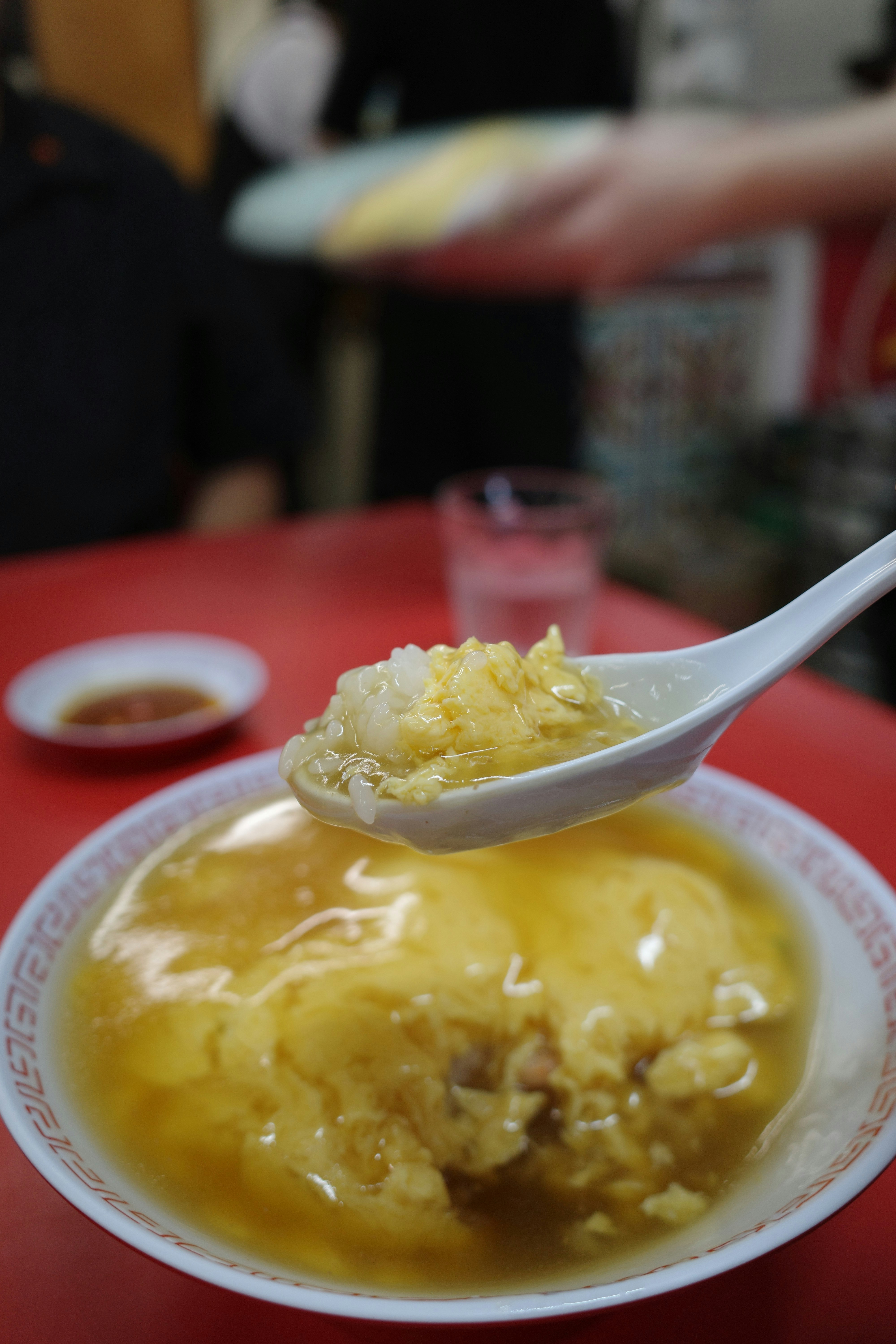 町中華の天津飯とスプーン
