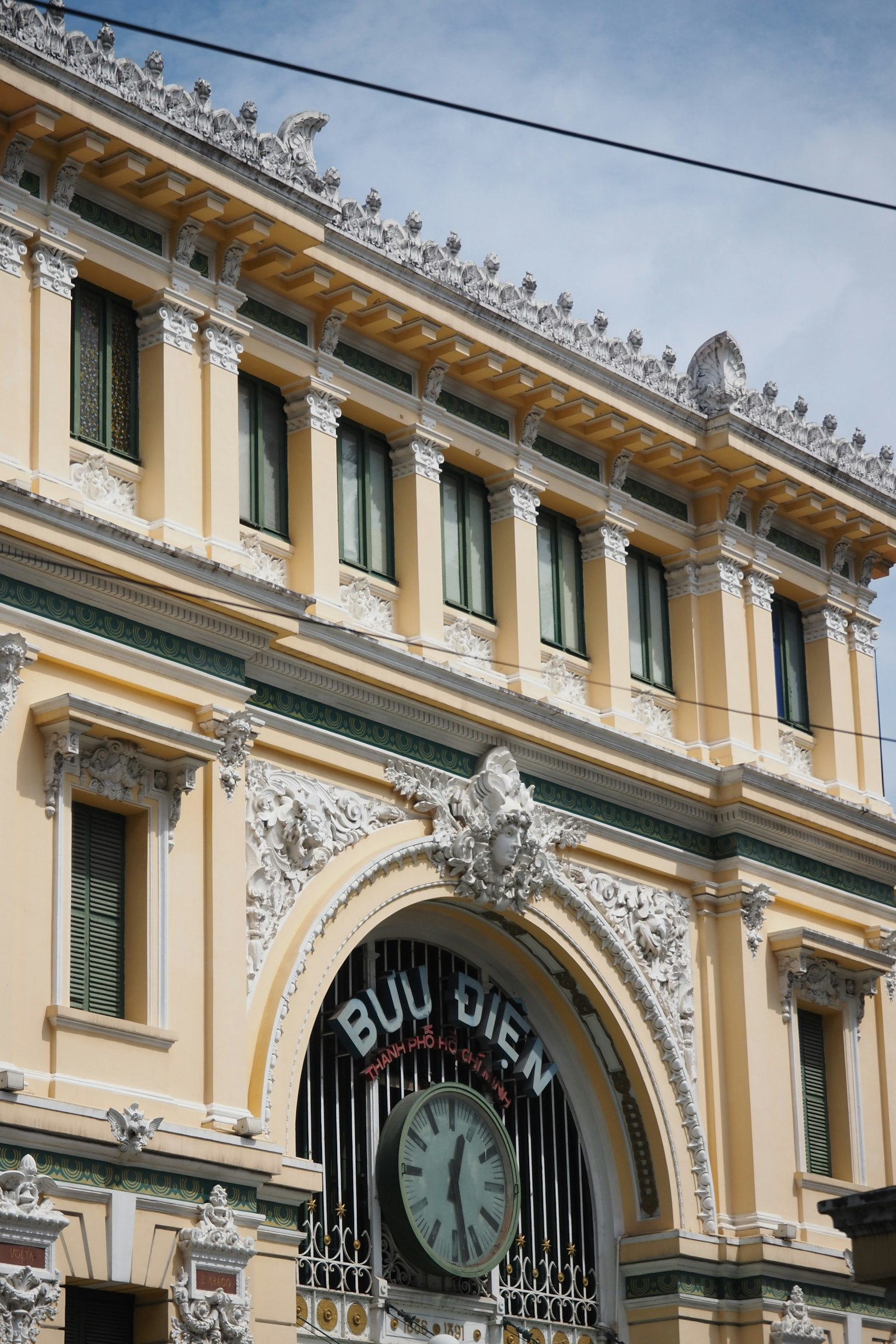 Trang trí mặt tiền đẹp của Bưu điện Trung tâm ở Thành phố Hồ Chí Minh